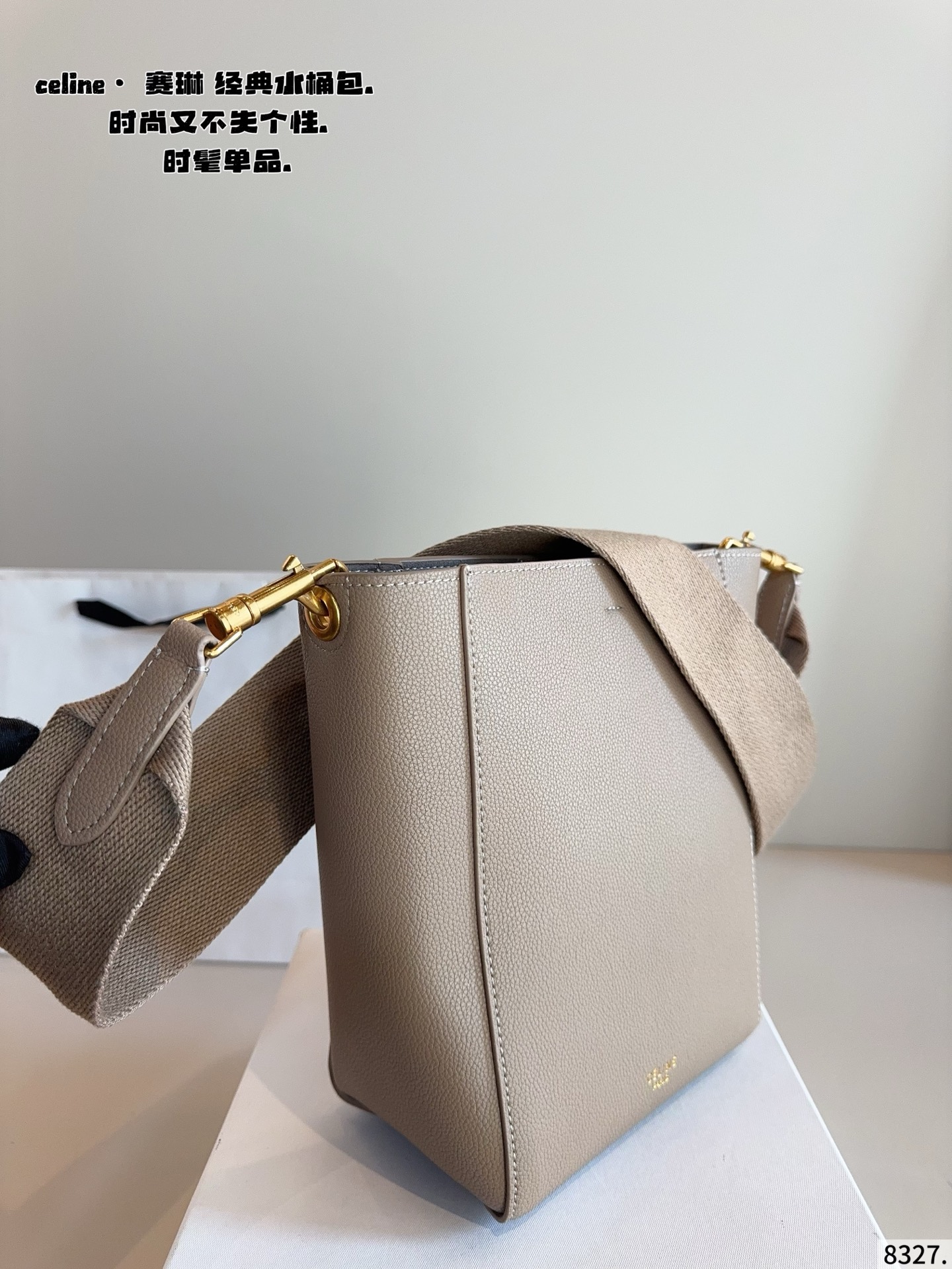 P170 赛琳CELINE Tote 水桶包. 质感很高级 容量超级大也很耐用 日常出街背它回头率百分百 就是这种随性慵懒感尺寸:17*11*24cm