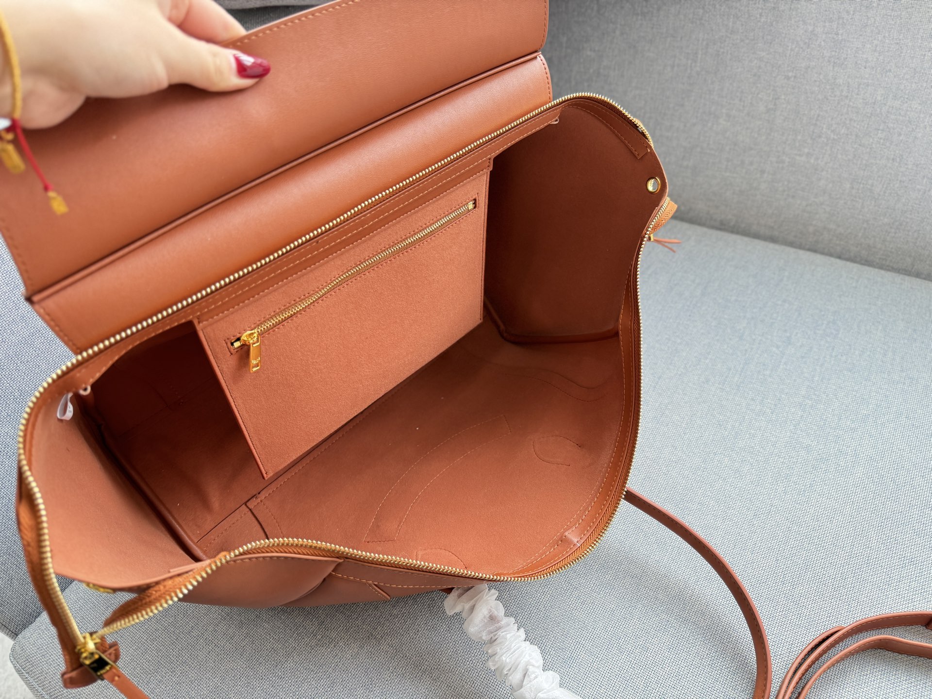 💰220 size：36&times;24 CELINE赛琳 SMILING LUGGAGE 笑脸包手提包 笑脸包