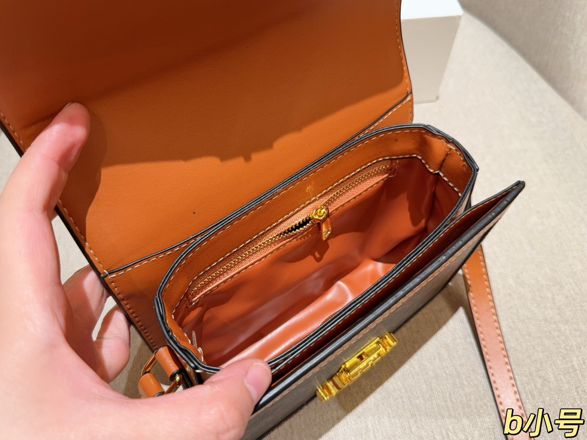 💰140 小号 赛琳Celine 经典凯旋门老花豆腐包 尺寸18cm 礼盒包装🎁