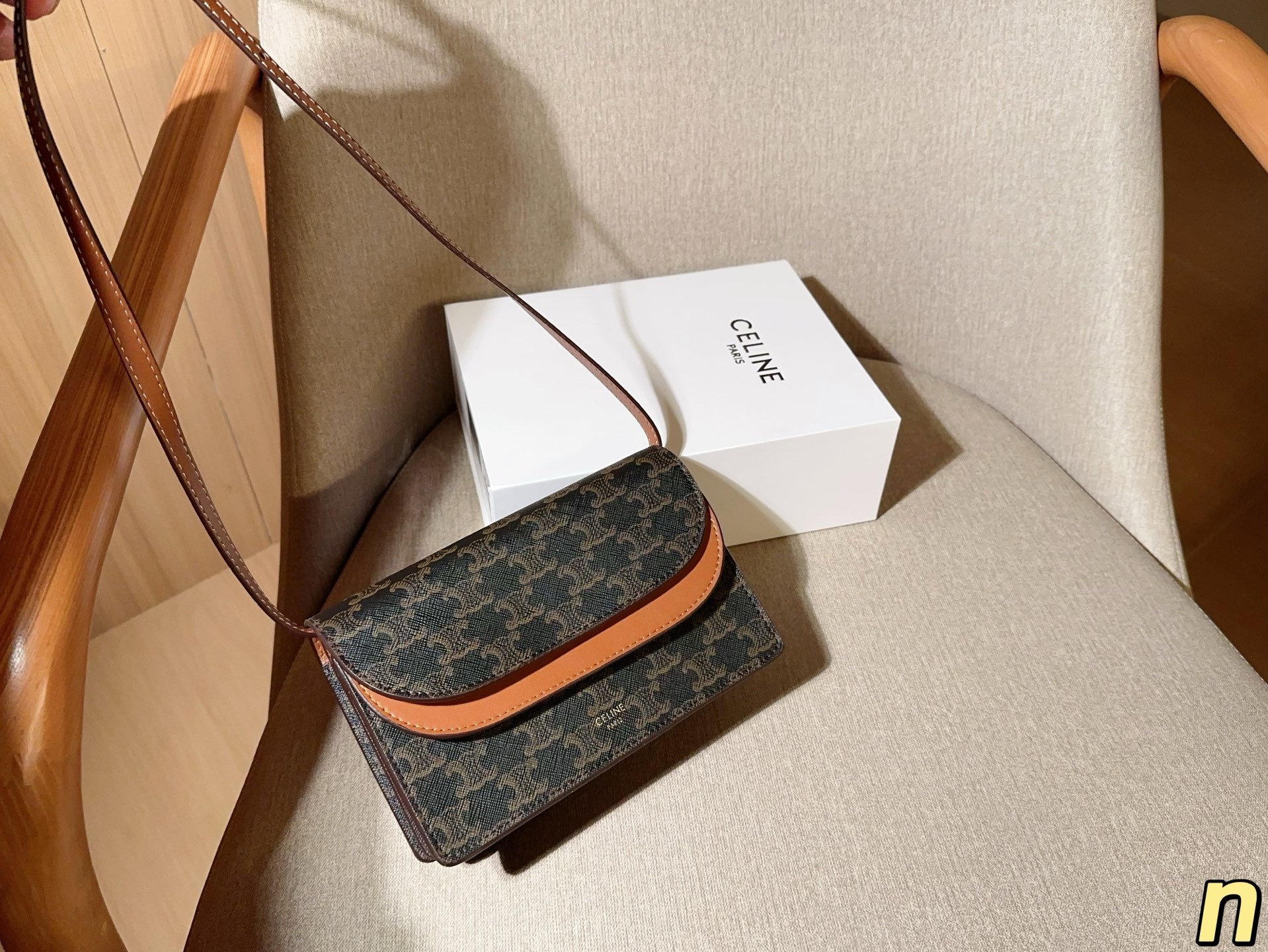 💰135 CELINE赛琳 TOILE TRIOMPHE系列经典老花斜挎手拿包 风琴包小方包信封包 尺寸20&times;12&times;6 礼盒包装🎁