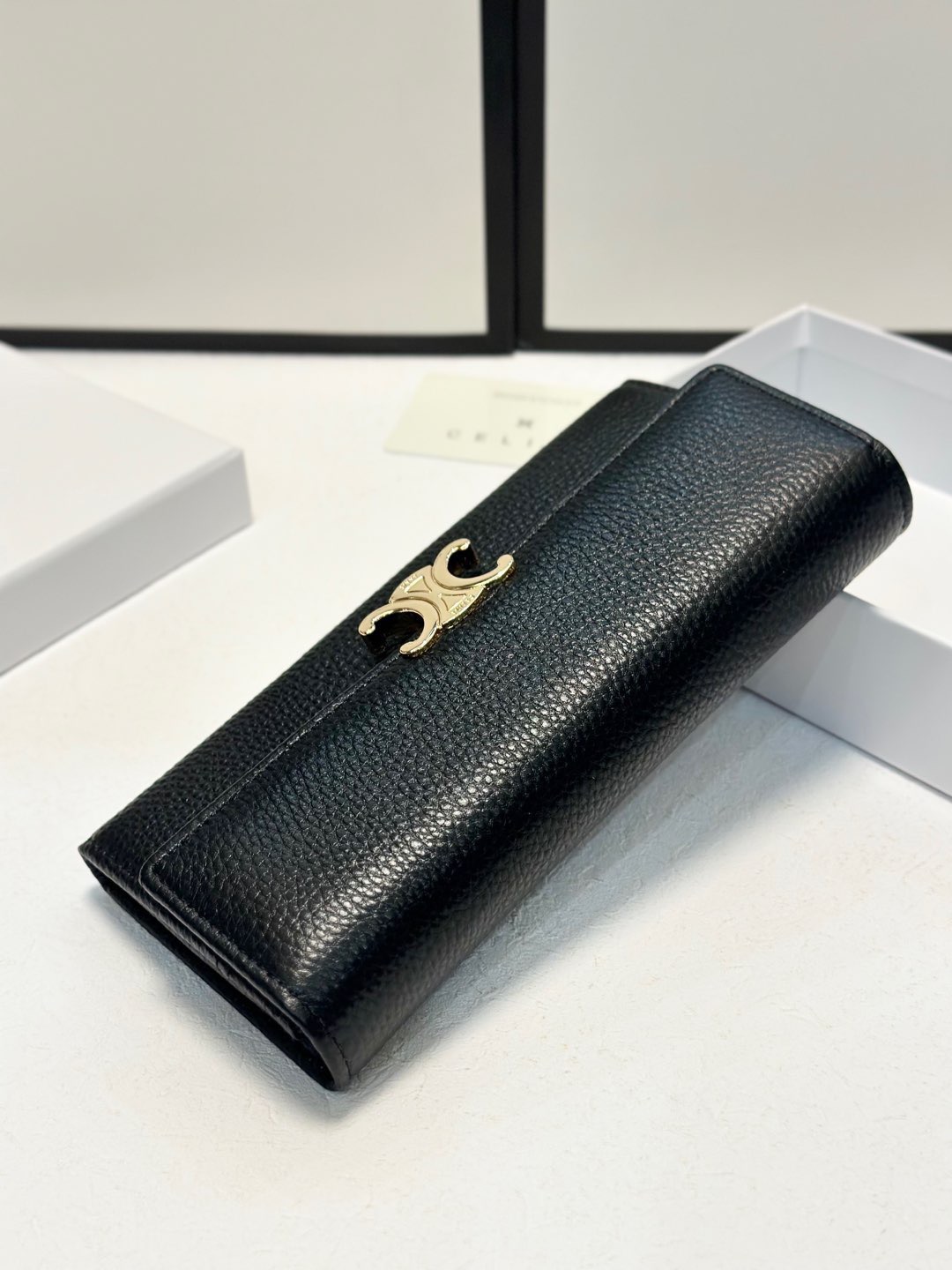 P95🎀🎀颜色 黑🎀尺寸 19x10🎀赛琳爆款牛皮两折钱包🔥款式经典做工精细耐磨耐用手感极佳❤️