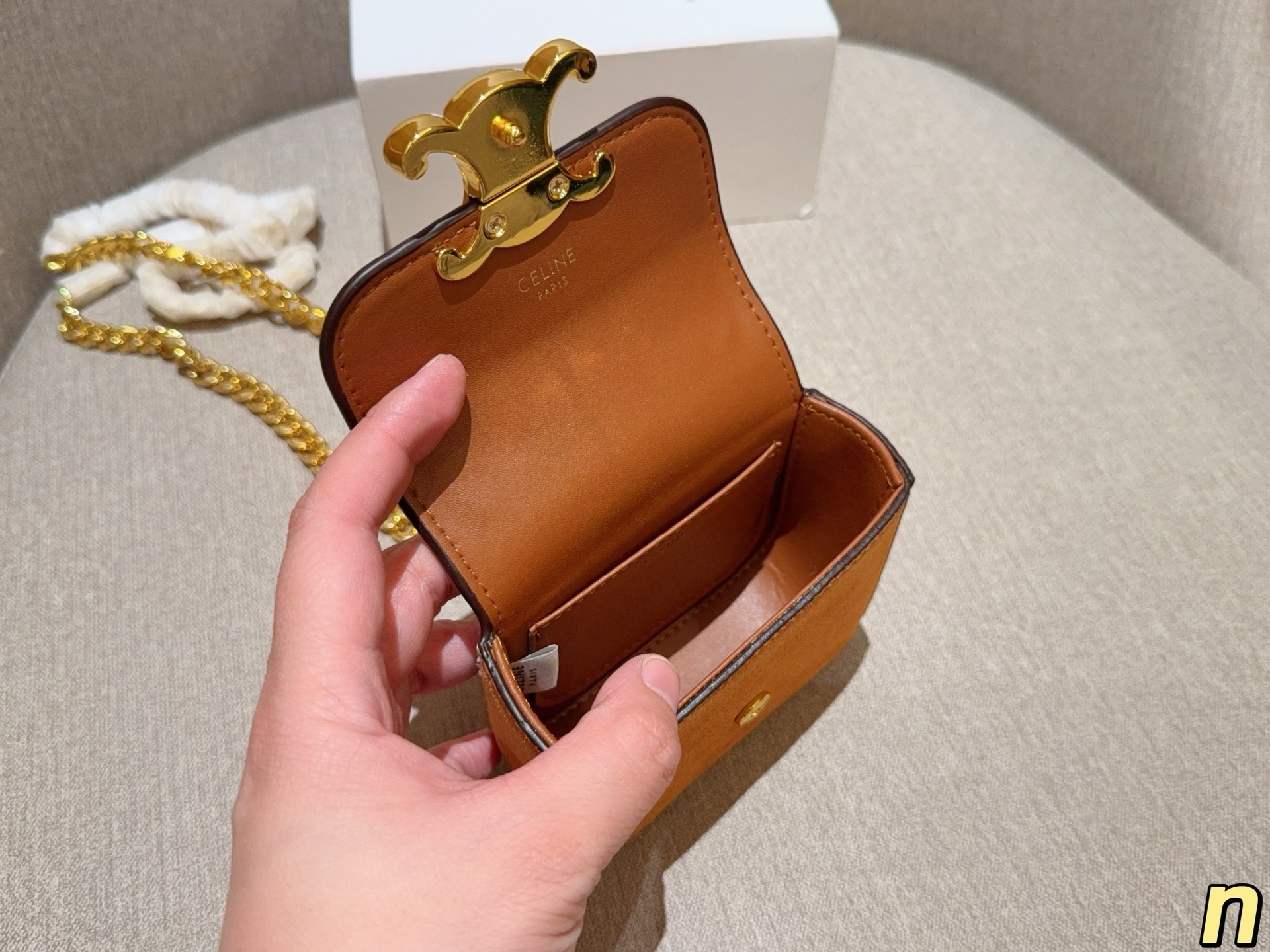 💰130 Celine/赛琳 麂皮绒凯旋门nano 斜挎包 mini链条包 尺寸：11&times;9&times;4 礼盒包装🎁