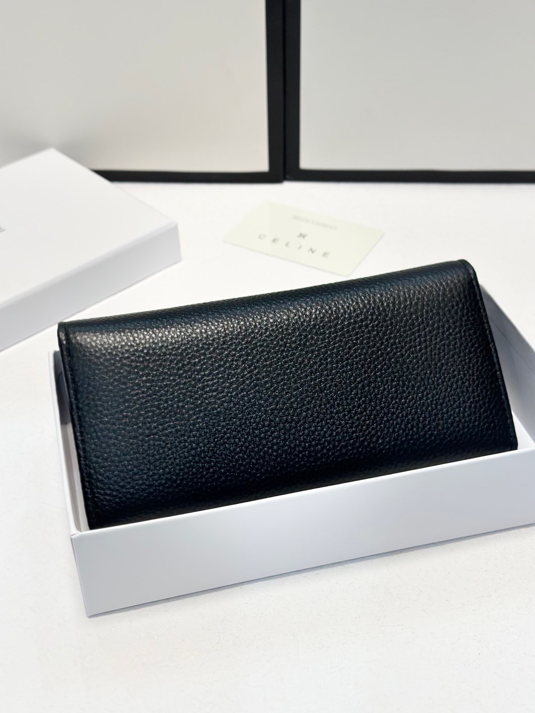 P95🎀🎀颜色 黑🎀尺寸 19x10🎀赛琳爆款牛皮两折钱包🔥款式经典做工精细耐磨耐用手感极佳❤️