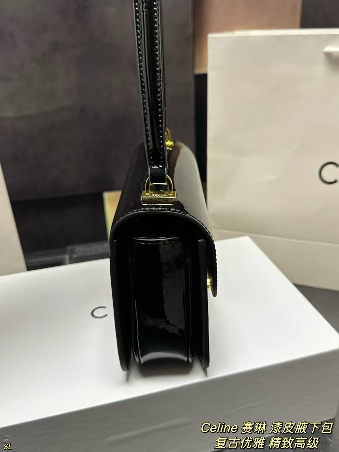 P145 配盒 Celine 赛琳 漆皮腋下包 精致百搭又能装，无论是重要场合还是日常通勤，都能完美适配！ 尺寸：18.5*14CM