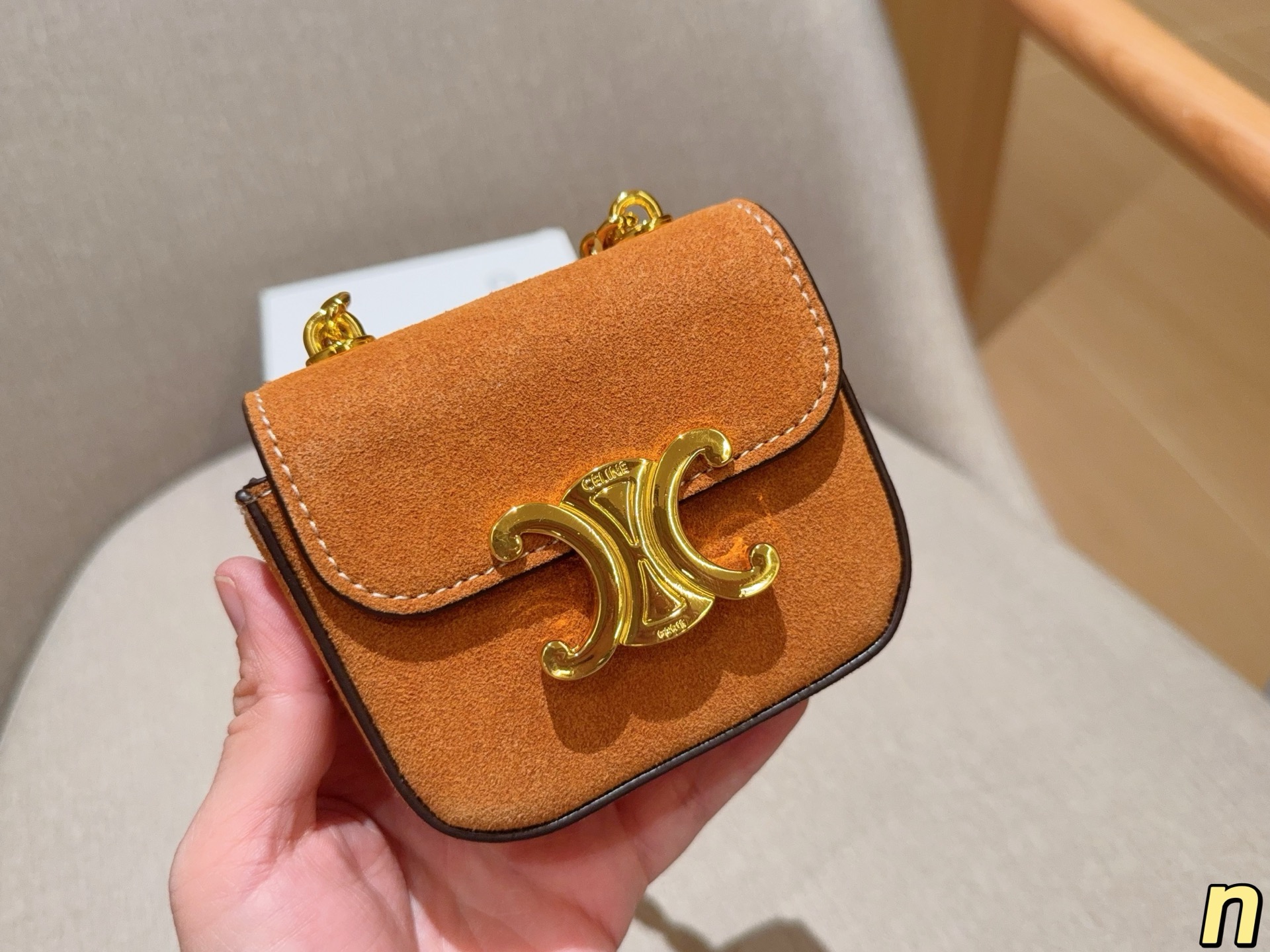 💰130 Celine/赛琳 麂皮绒凯旋门nano 斜挎包 mini链条包 尺寸：11&times;9&times;4 礼盒包装🎁