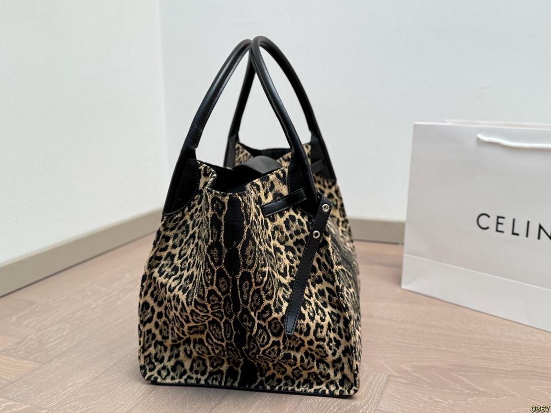 &yen;200 赛琳Celine 豹纹托特包 设计超有质感 充满轻松休闲气息 尺寸：32 28 28