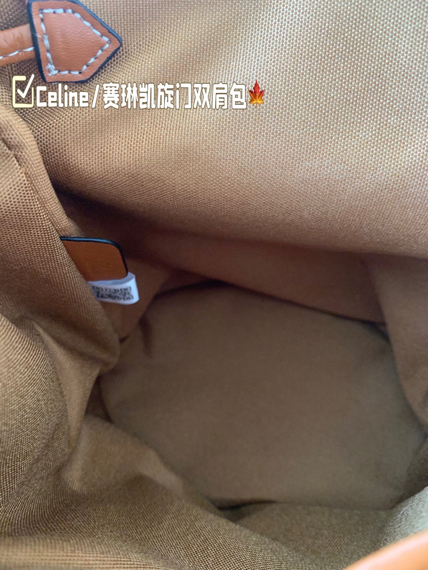 P150 Celine/赛琳TRIOMPHE 凯旋门老花双肩包Lisa同款 将复古元素与一向拿手的利落线条 尺寸18*23 折叠盒