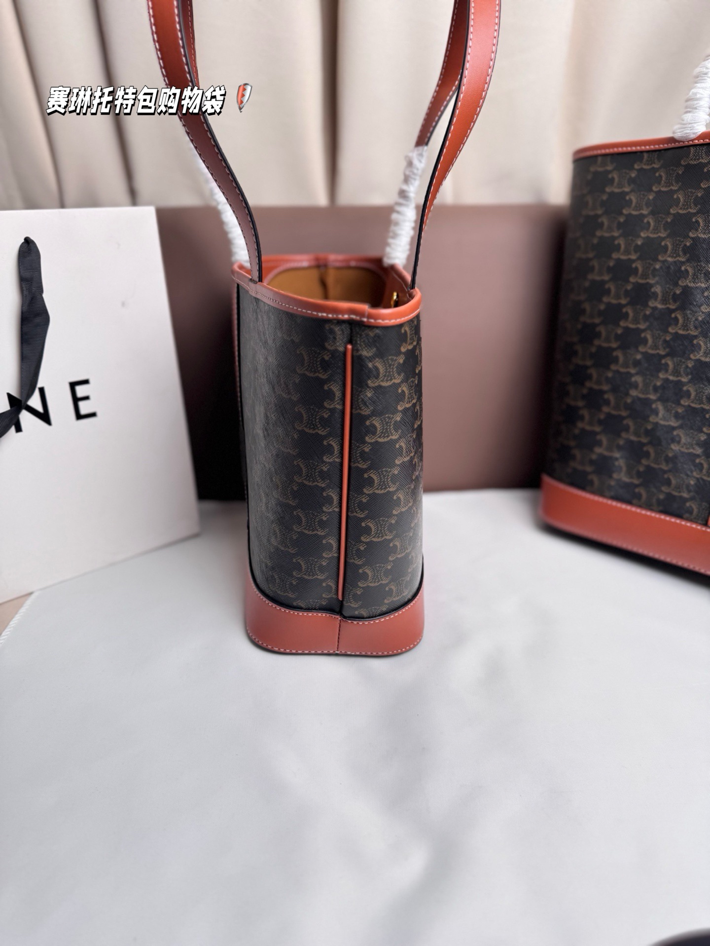 大号P160 小号P150 配盒子 赛琳托特包购物袋 当Celine通勤包照进现实 CELINE 上新大容量老花大包爱好者别错过 超级适合通勤，潇洒松弛且随性 尺寸：31*31/25*24