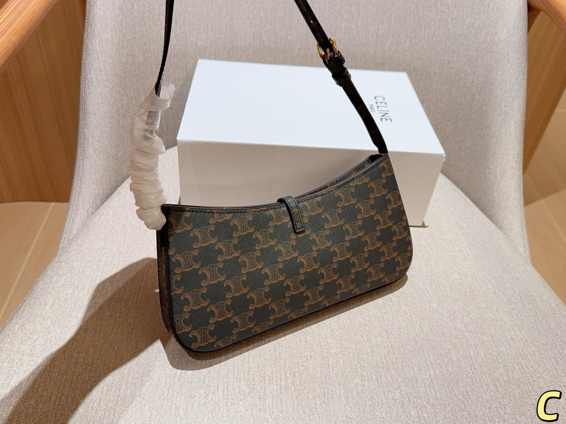 💰125 赛琳Celine 25新品TINA凯旋门腋下包 尺寸26×13×3 礼盒包装🎁