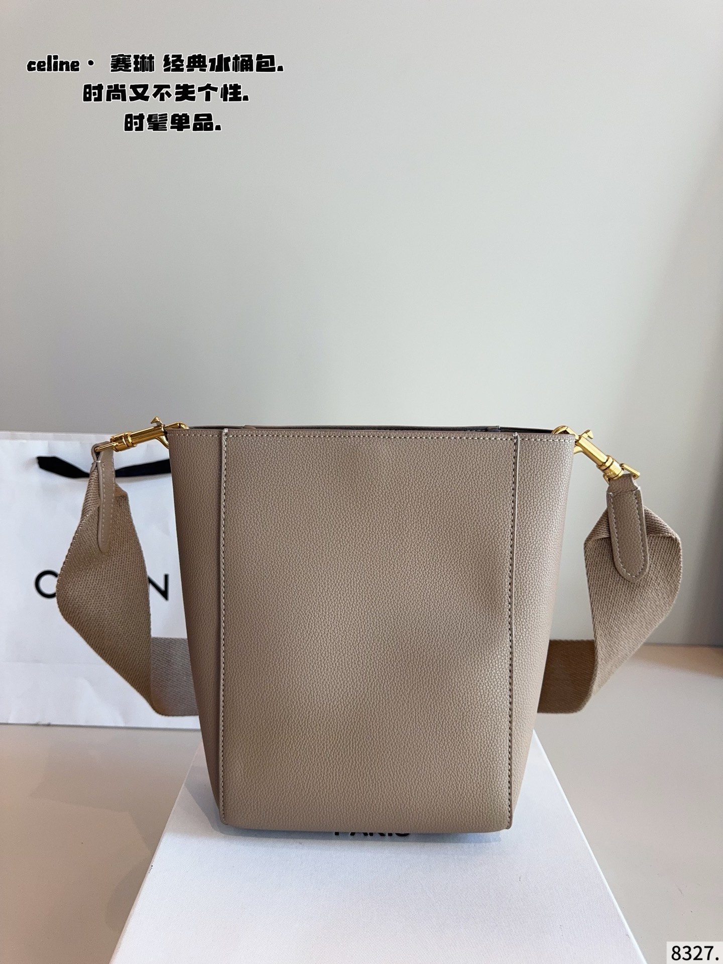 P170 赛琳CELINE Tote 水桶包. 质感很高级 容量超级大也很耐用 日常出街背它回头率百分百 就是这种随性慵懒感尺寸:17*11*24cm