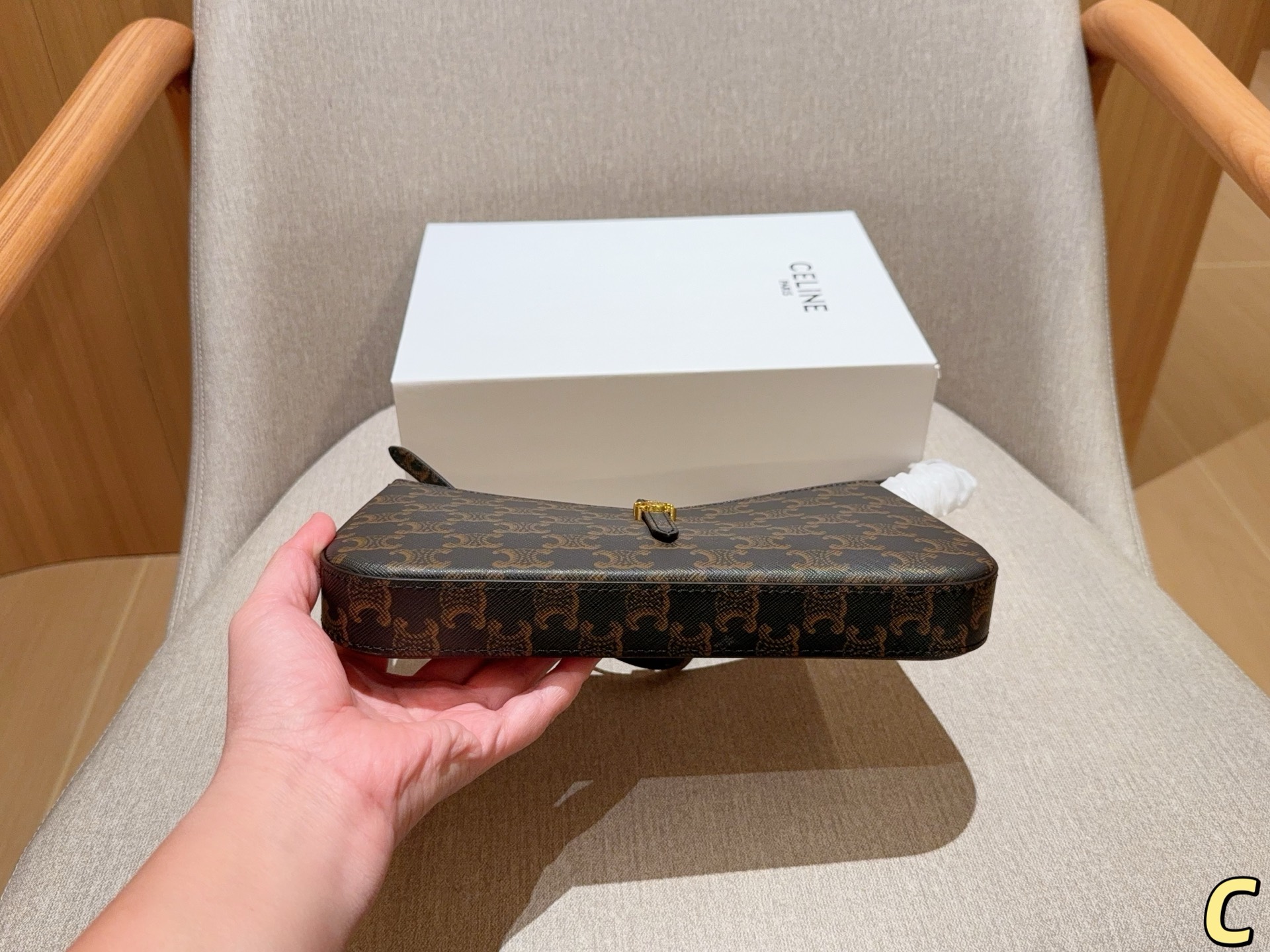 💰125 赛琳Celine 25新品TINA凯旋门腋下包 尺寸26×13×3 礼盒包装🎁