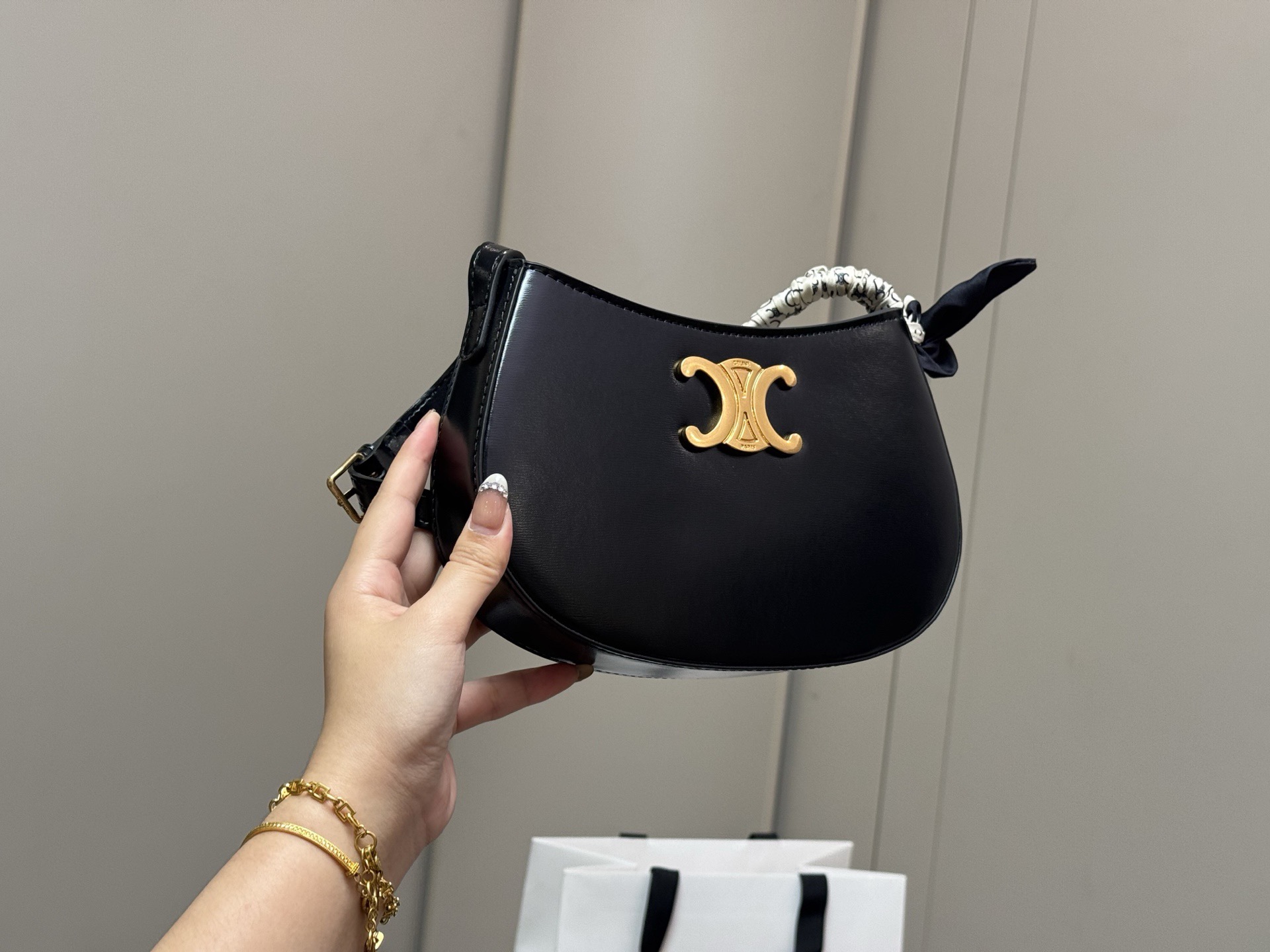 &yen;160 配盒 size：23*13cm celine tilly 好看又好用的包 2025新款小可爱Tilly 复古性感百搭小包 赛琳不容错过！！ ⚠️牛皮皮质