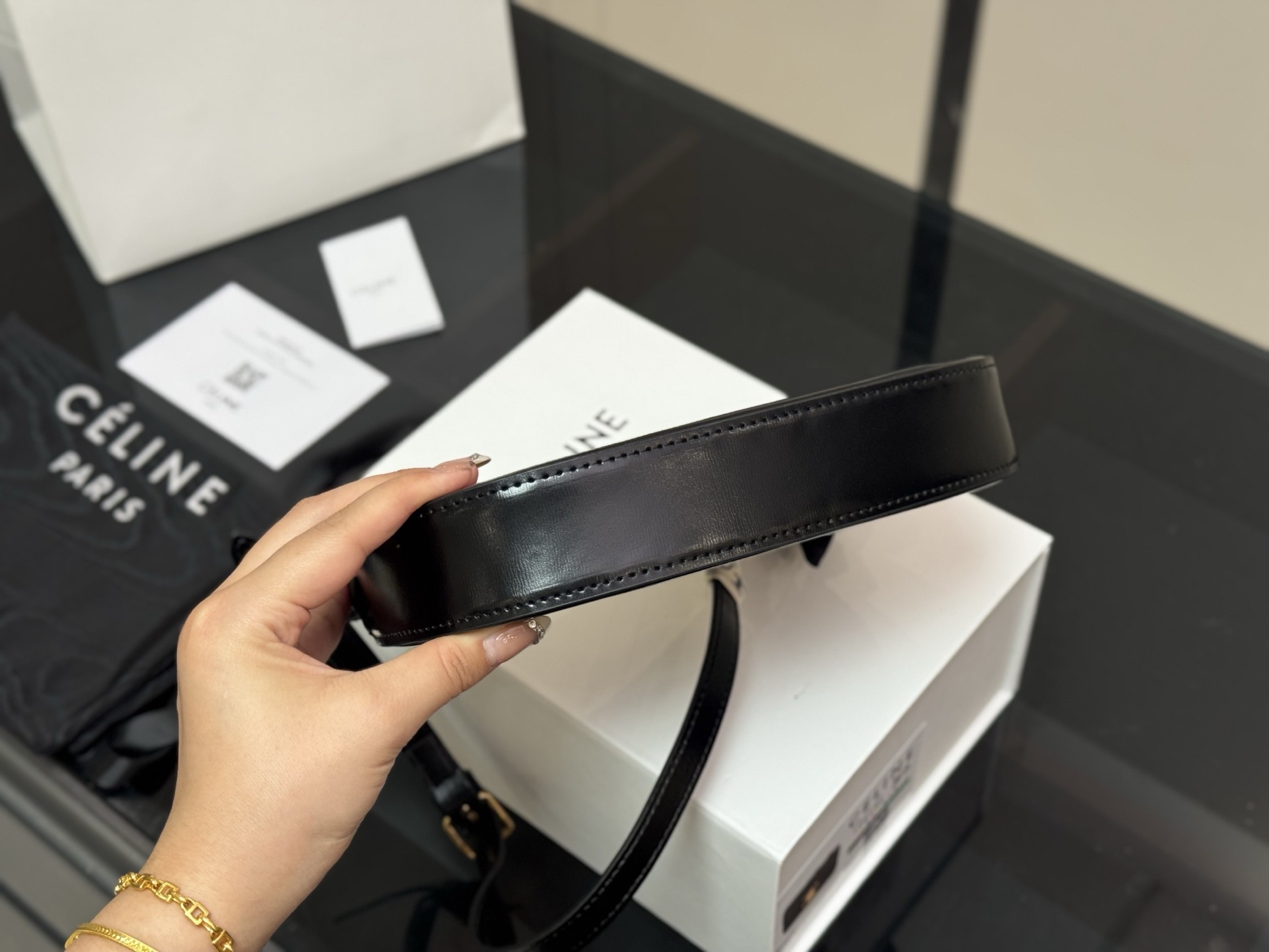 &yen;160 配盒 size：23*13cm celine tilly 好看又好用的包 2025新款小可爱Tilly 复古性感百搭小包 赛琳不容错过！！ ⚠️牛皮皮质