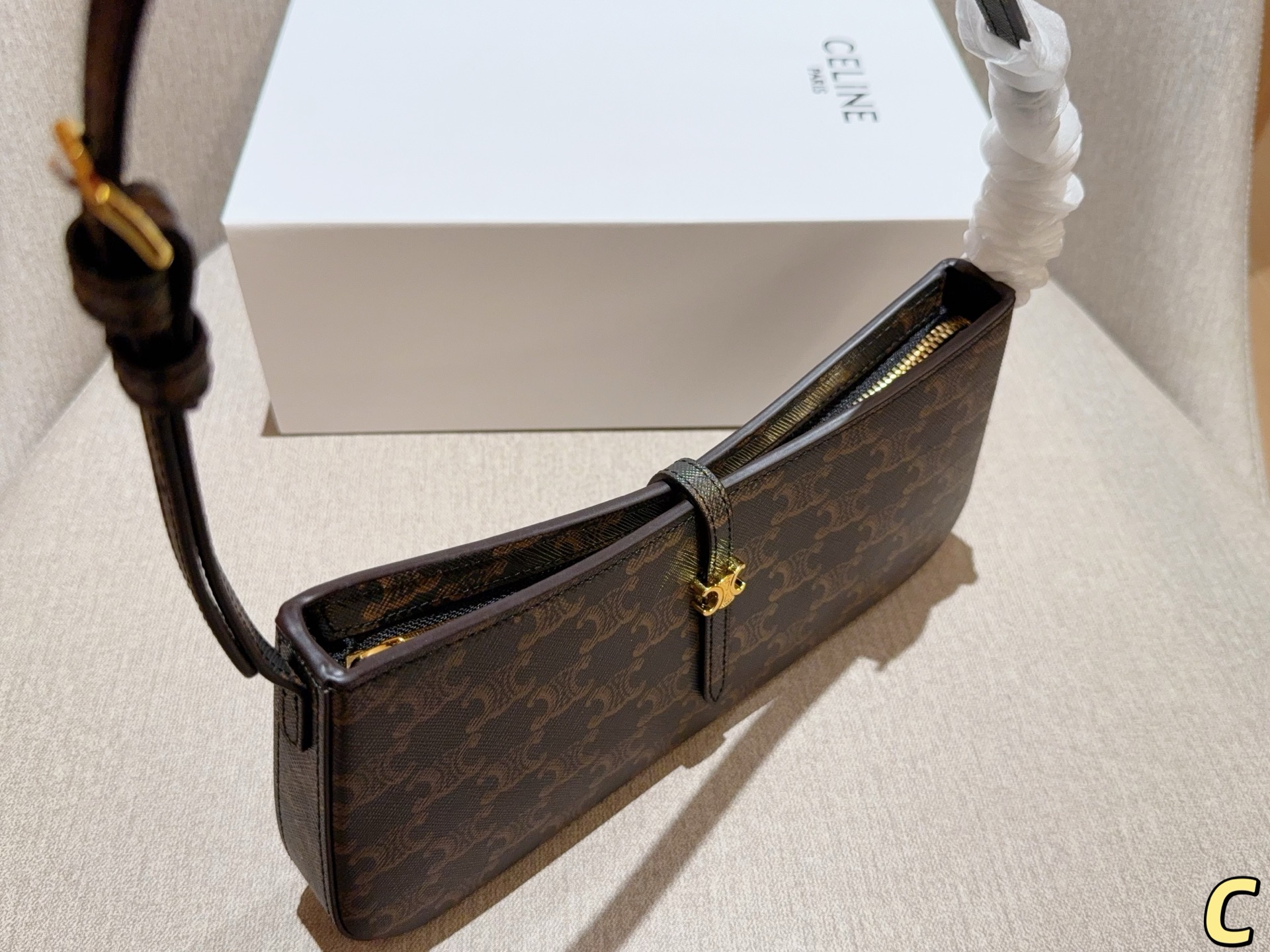 💰125 赛琳Celine 25新品TINA凯旋门腋下包 尺寸26×13×3 礼盒包装🎁