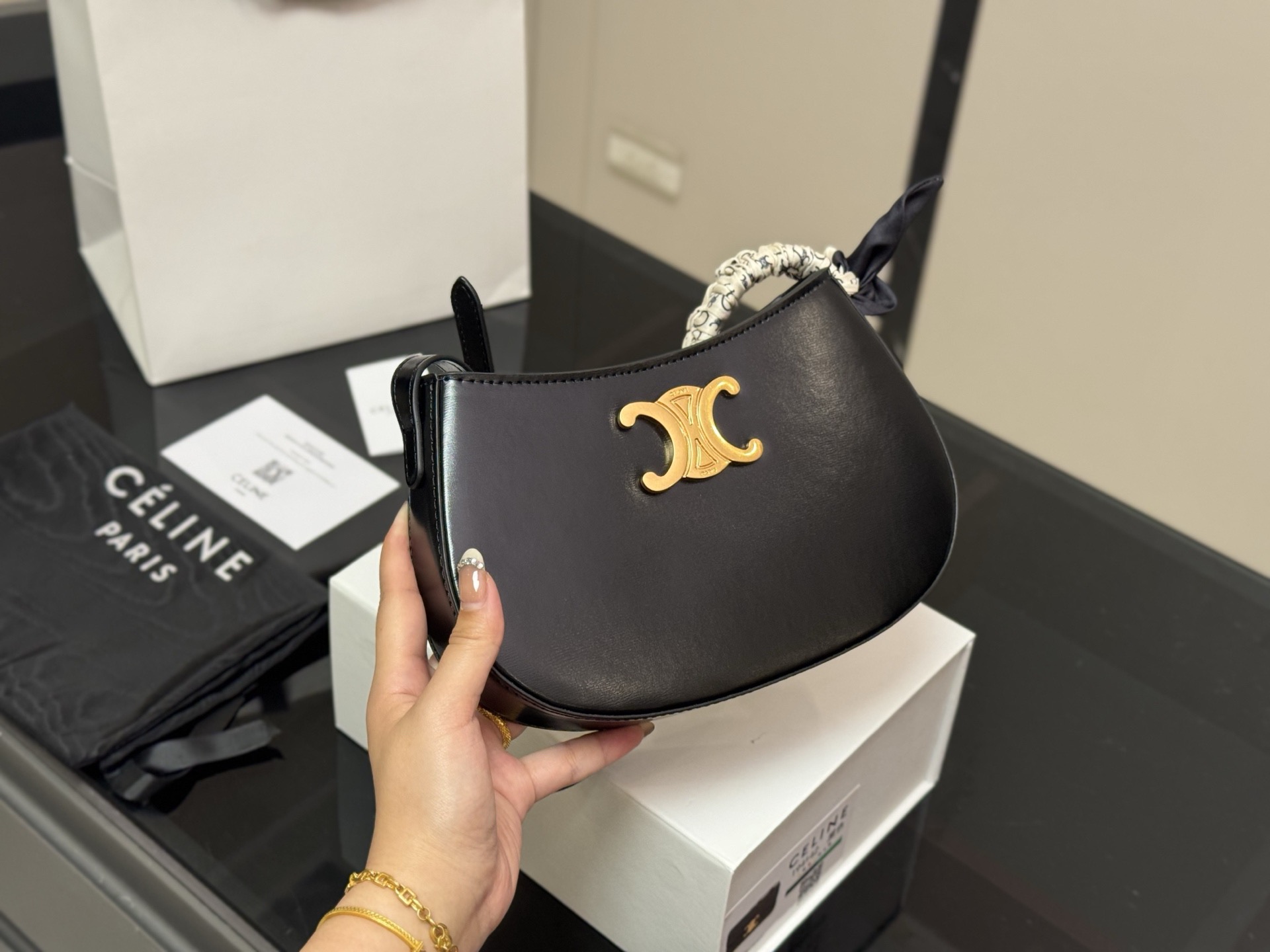 &yen;160 配盒 size：23*13cm celine tilly 好看又好用的包 2025新款小可爱Tilly 复古性感百搭小包 赛琳不容错过！！ ⚠️牛皮皮质