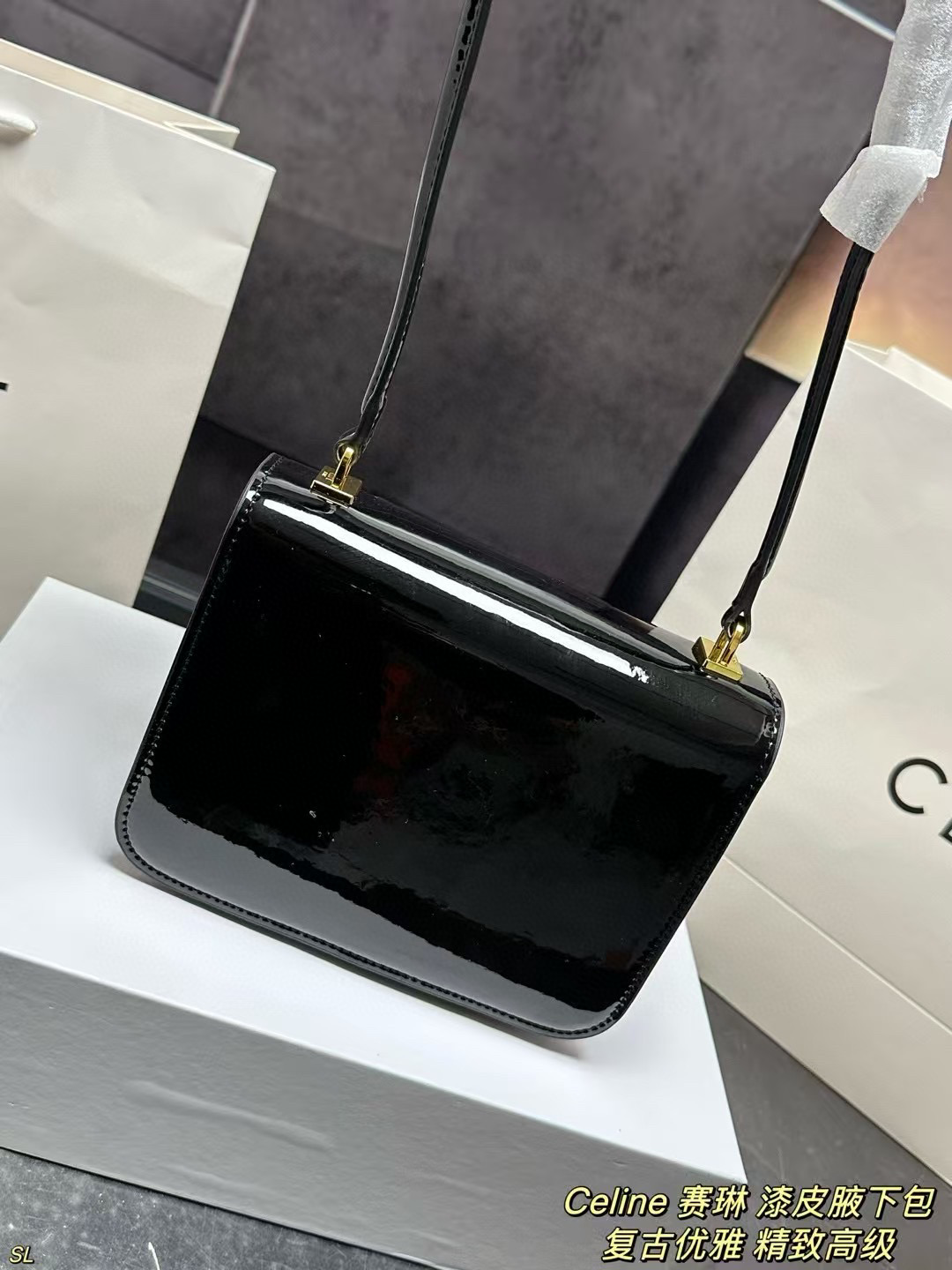 P145 配盒 Celine 赛琳 漆皮腋下包 精致百搭又能装，无论是重要场合还是日常通勤，都能完美适配！ 尺寸：18.5*14CM