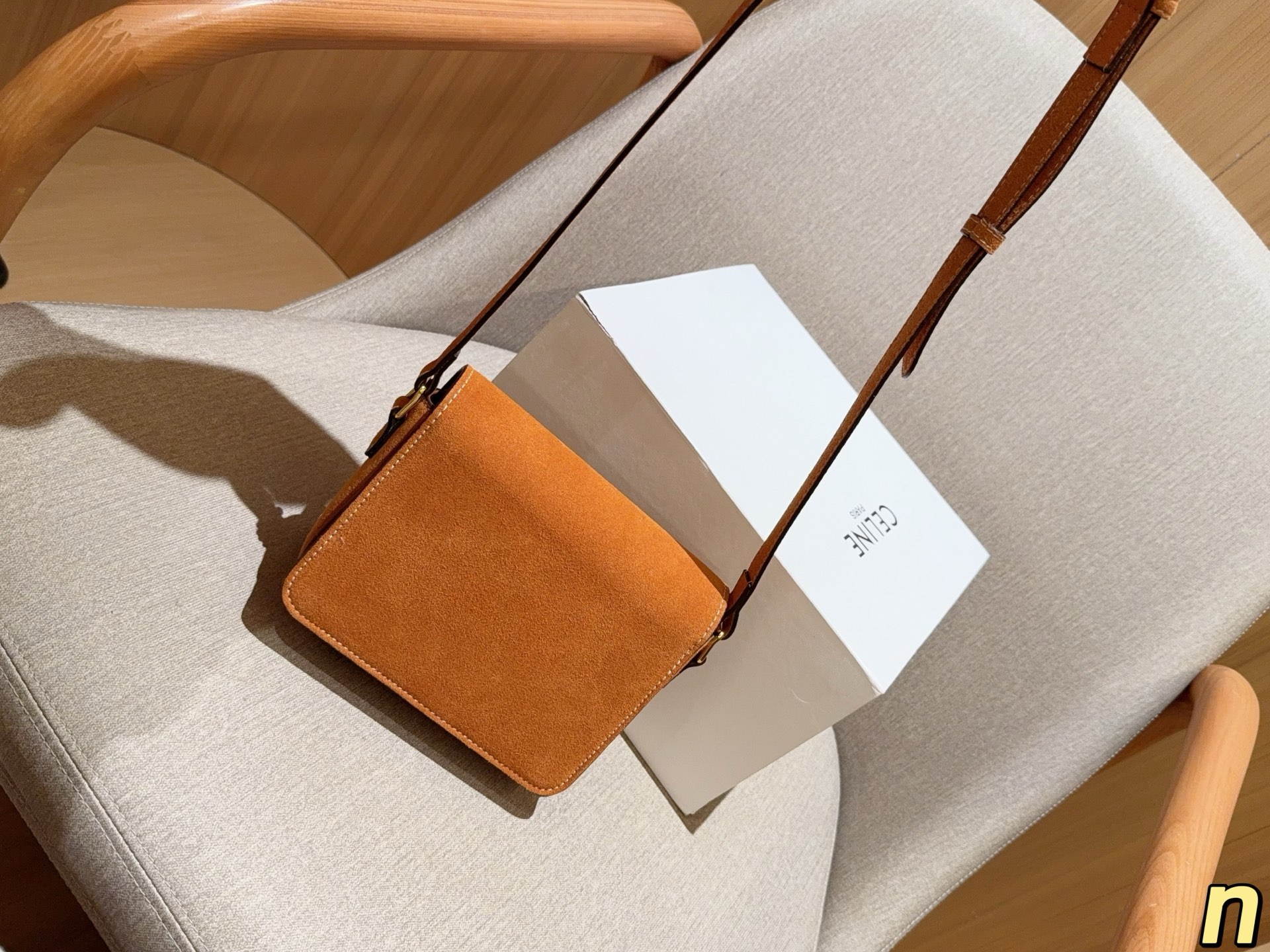 💰170 赛琳Celine 经典麂皮绒凯旋门豆腐包 尺寸18cm 礼盒包装🎁