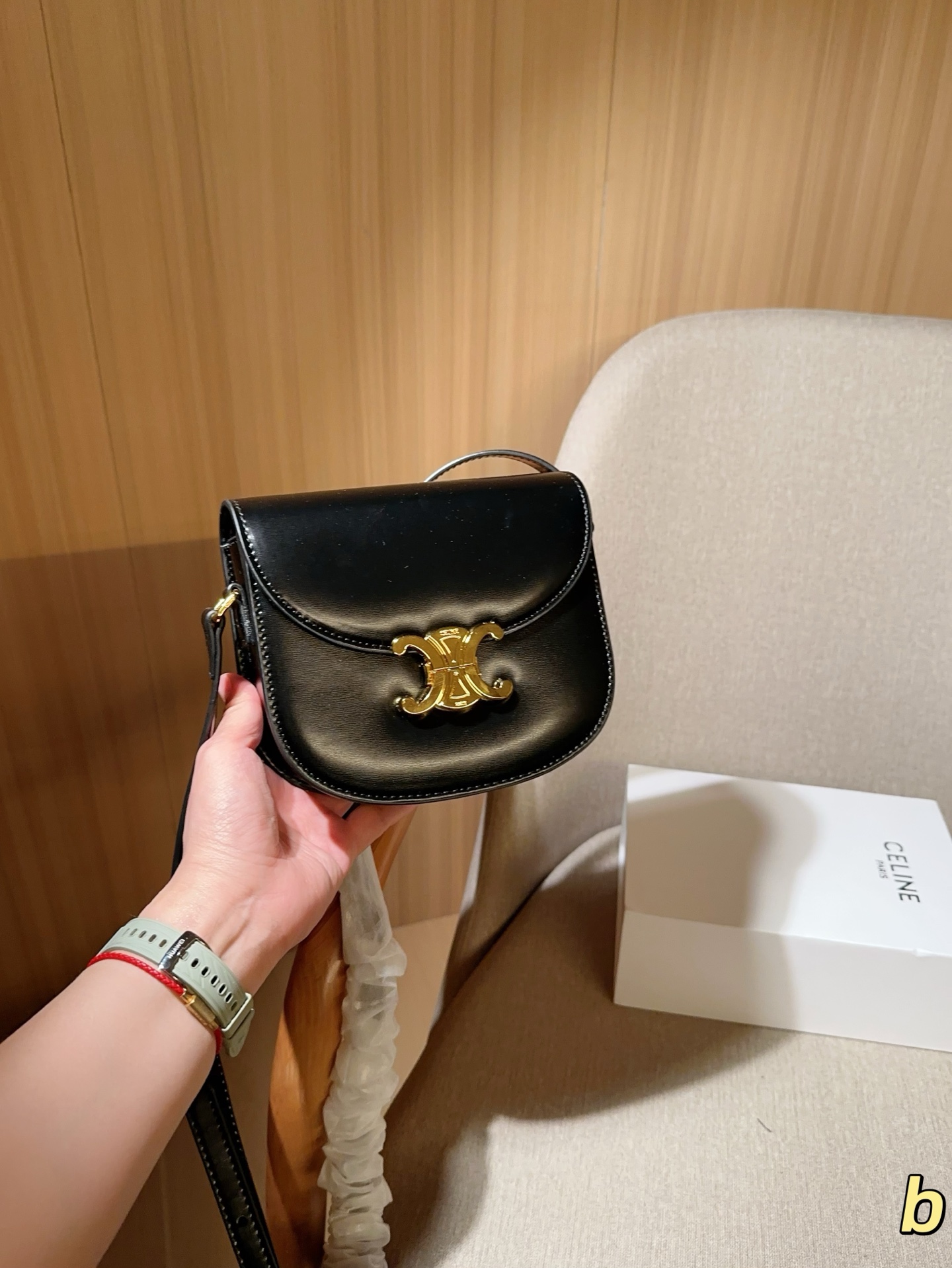 💰140 Celine/赛琳 经典半圆马鞍包 尺寸18&times;15&times;5 礼盒包装🎁