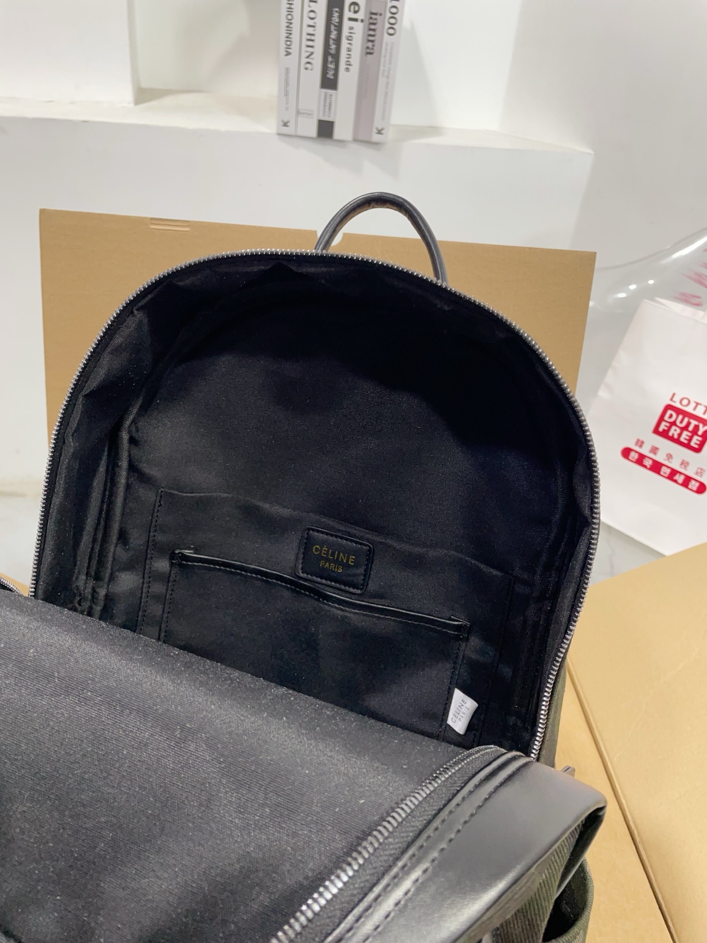 👑💰💰150💰 尺寸32/35cm 赛琳迷彩新款双肩包😍超好背哒，进口面料，果然时尚潮流是一个大轮回！复古又时尚百搭！