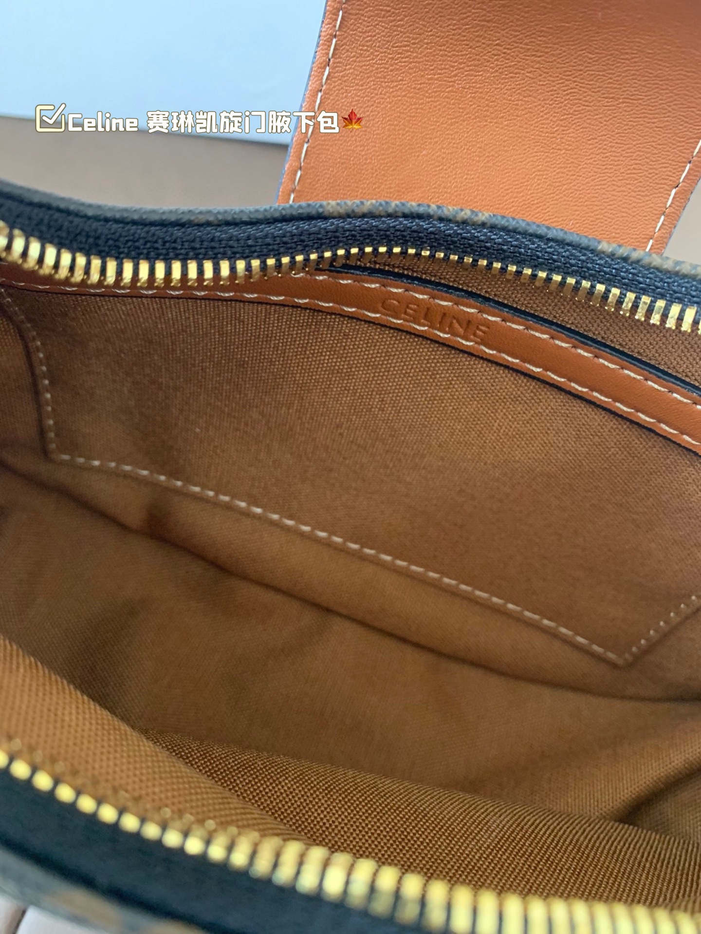 P135 size:22*12cm Celine 赛琳最新款凯旋门Eva腋下包💕 小巧优雅的月牙🌙形轮廓， 上身都是休闲感，真的太🔥了！ 容量可以满足当下出门需求， 夏天很方便的一款，超百搭‼️