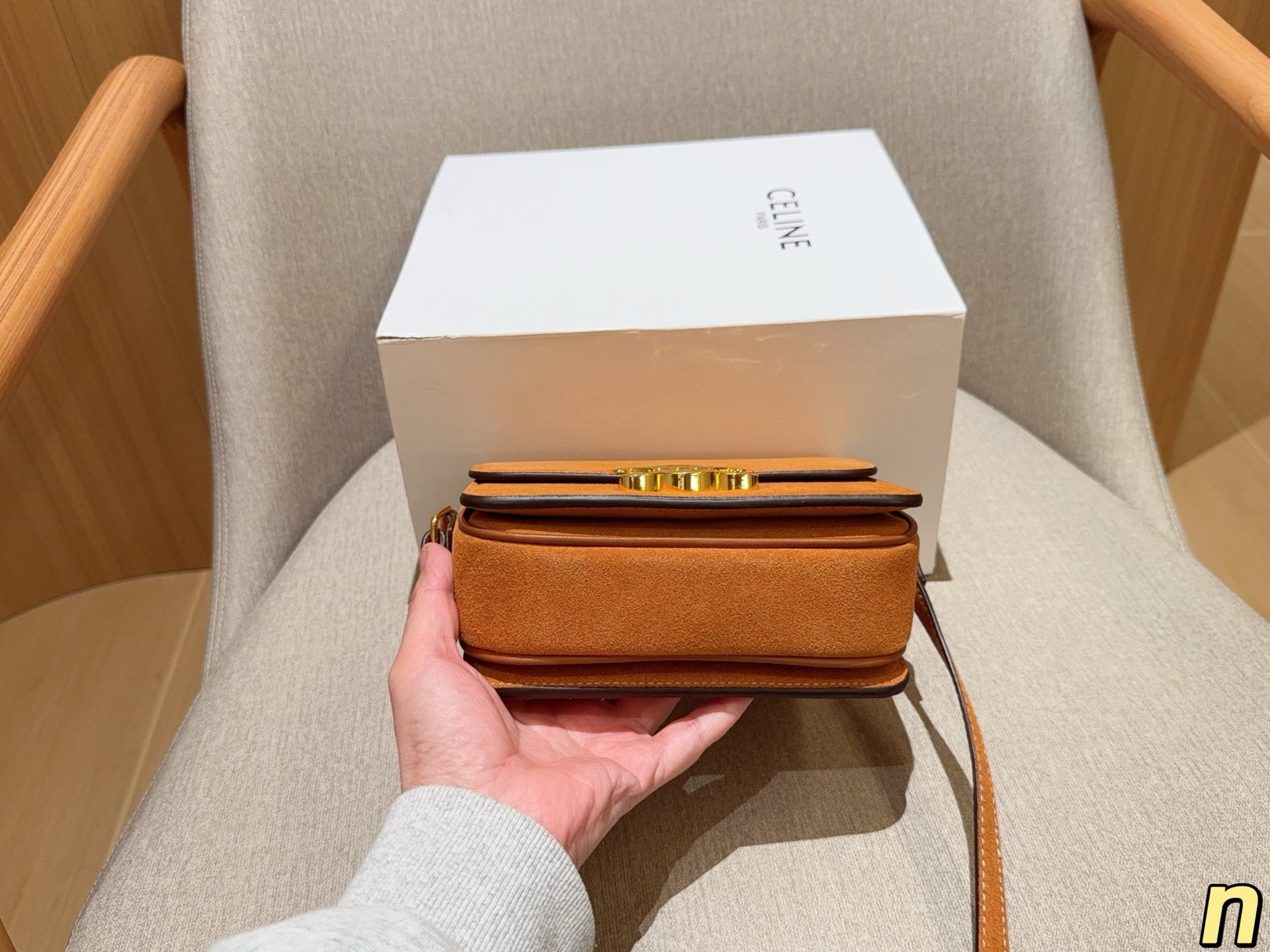 💰170 赛琳Celine 经典麂皮绒凯旋门豆腐包 尺寸18cm 礼盒包装🎁