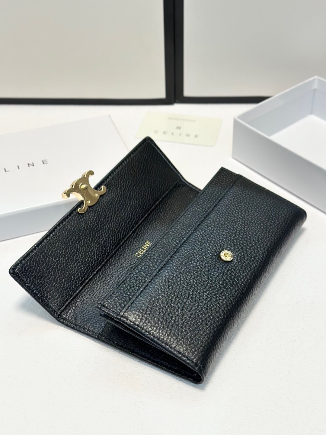 P95🎀🎀颜色 黑🎀尺寸 19x10🎀赛琳爆款牛皮两折钱包🔥款式经典做工精细耐磨耐用手感极佳❤️