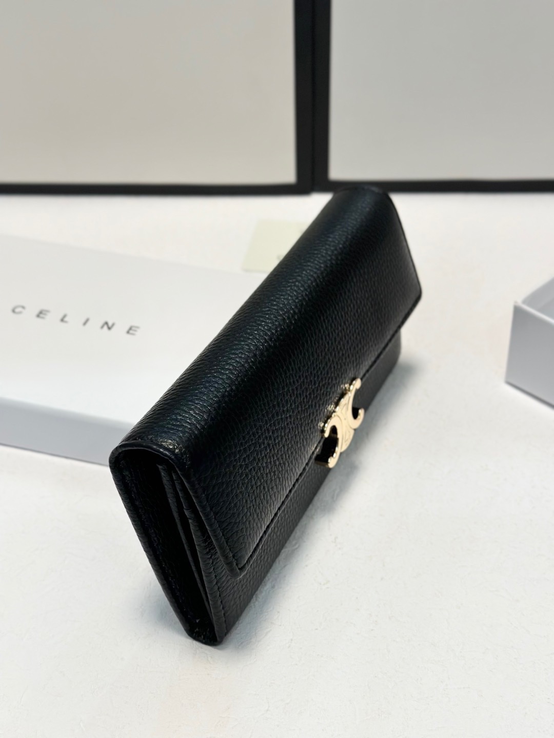 P95🎀🎀颜色 黑🎀尺寸 19x10🎀赛琳爆款牛皮两折钱包🔥款式经典做工精细耐磨耐用手感极佳❤️