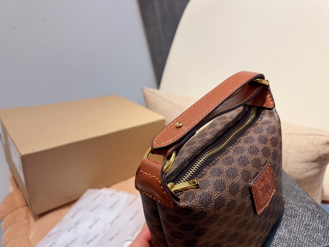 ❤️p90（礼盒包装 ）❤️ Celine 宝藏中古 饭盒包 便当包 尺寸13