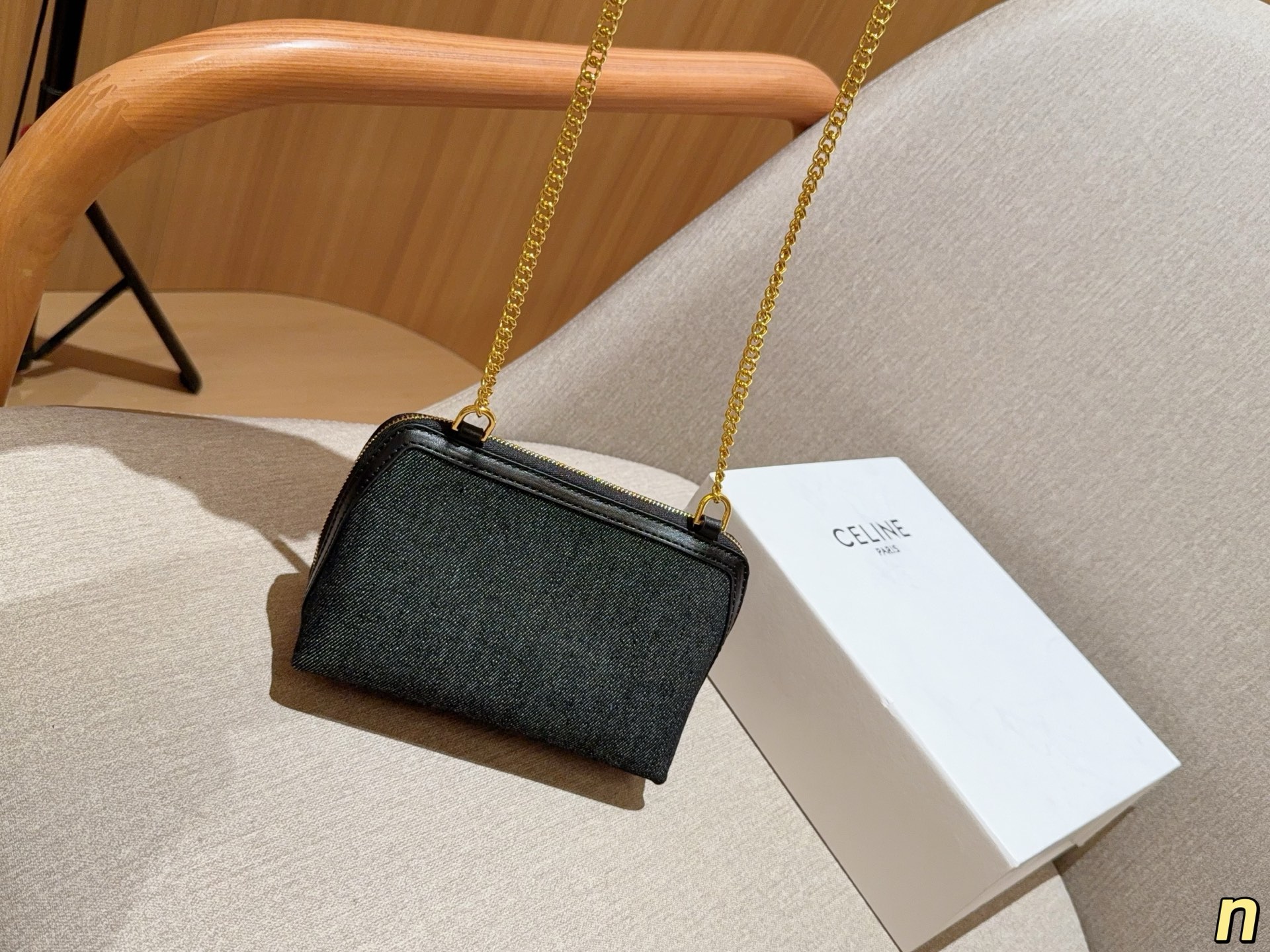 💰120 赛琳Celine 凯旋门clutch mini链条包牛仔小贝壳包 尺寸18&times;12&times;8 礼盒包装🎁