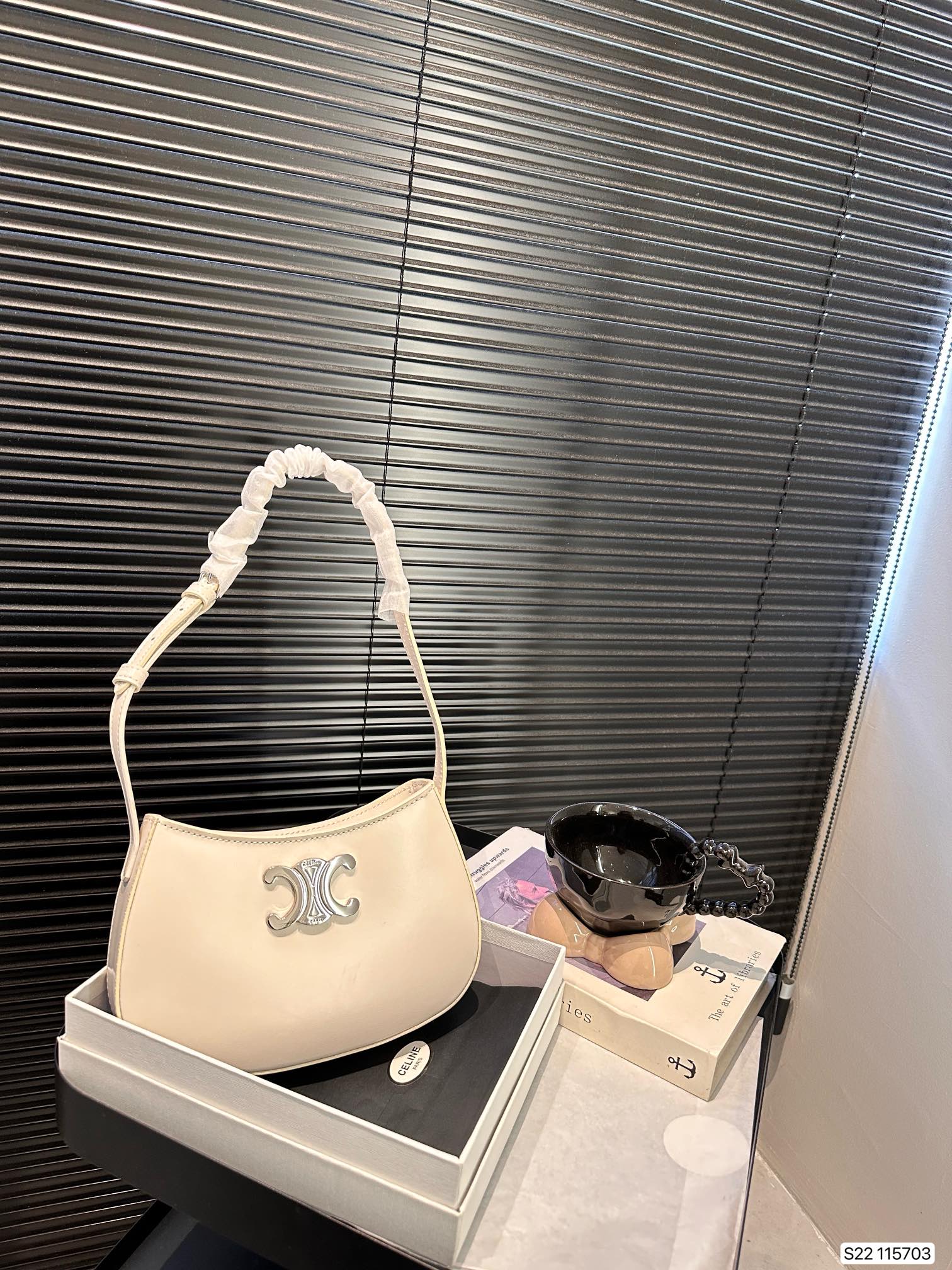 P160 配盒子 赛琳腋下包 腋下包中的小可爱 它的出镜率会很高滴 高级感超强!尺寸:22 13 货号115703