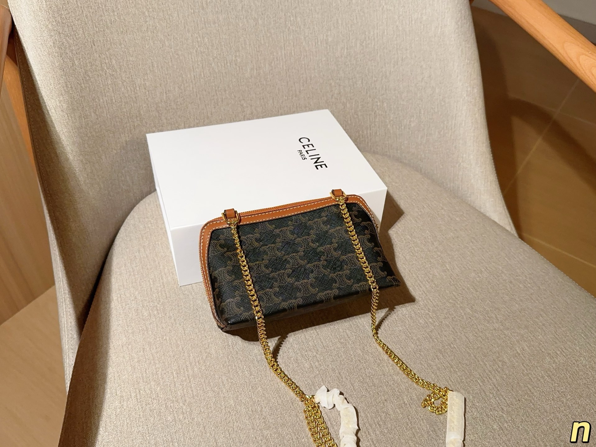 💰120 赛琳Celine 凯旋门clutch mini链条包小贝壳包 尺寸18&times;12&times;8 礼盒包装🎁