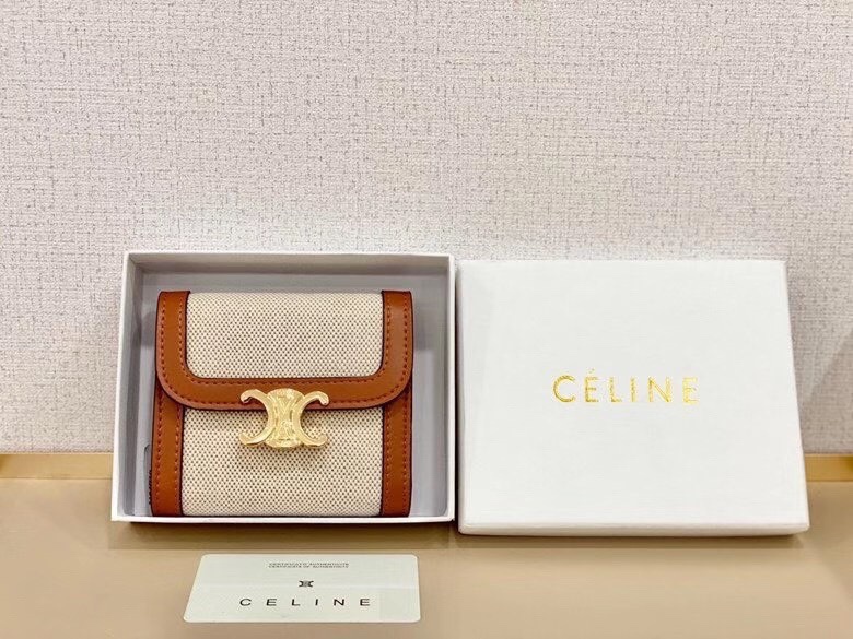 P95🎀Celine 66885🎀颜色 白色🎀尺寸 11*10*5 🎀Celine短式钱包非常炫美的一个系列，专柜同步，采用头层牛皮，精致时尚！