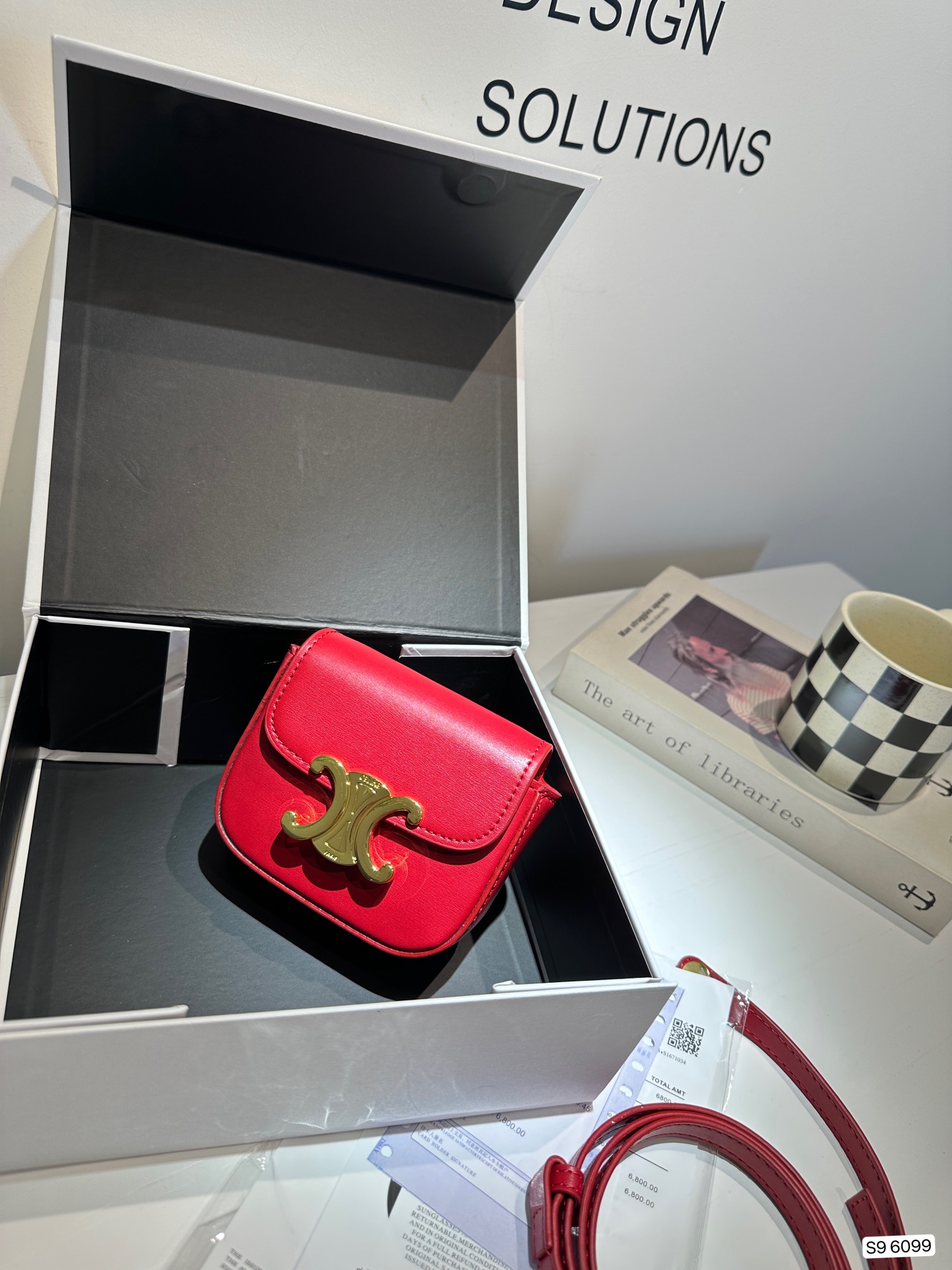 P95 配折叠盒Celine 赛琳迷你口红包粉饼包零钱包 精致零钱包时尚凹凸造型单品 拿来当配饰也是极好的时髦小配件可爱的不要不要的 尺寸：11.5 9 货号6099