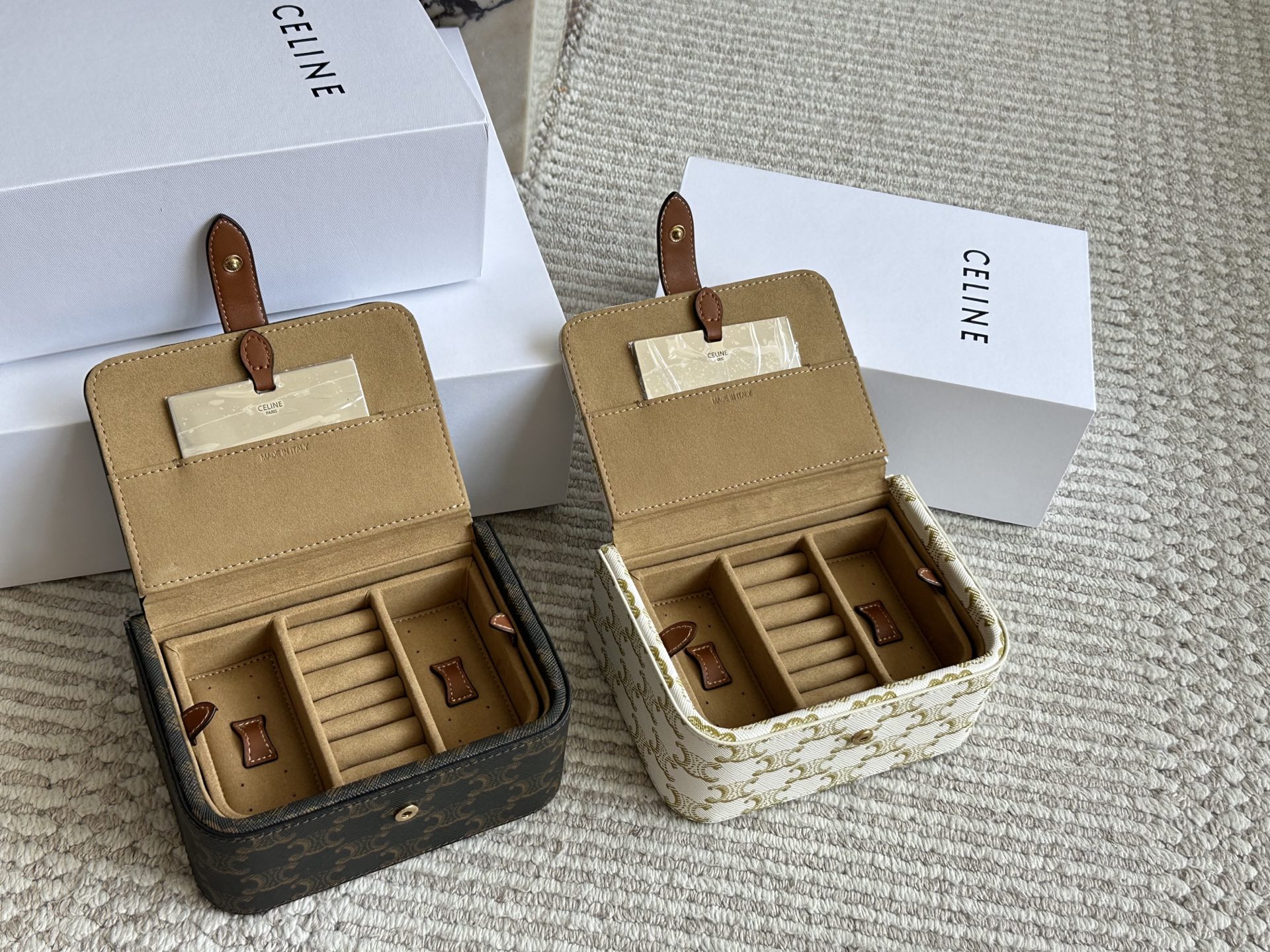 💰 330 配盒 celine的实用单品!老花首饰盒 收纳能力超级强戒指耳钉 手镯项链都有可以放的区域首饰很多也能一目了然的找到想带的款 材质我也很喜欢不是很容易积灰外面随便擦 尺寸 16 12cm