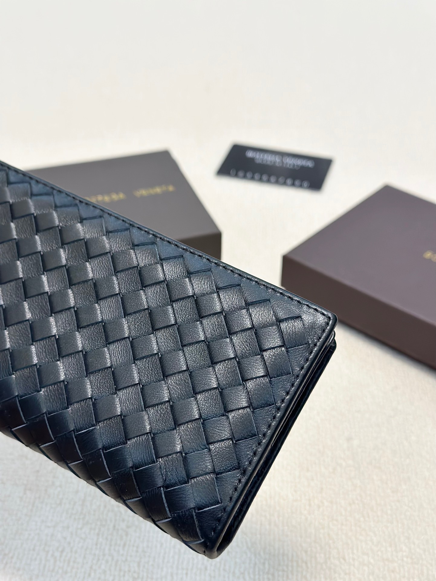 短p80长p90🎀🎀颜色 黑🎀尺寸 19x10 12x10🎀Bv专柜款升级版💕金典羊皮‮短长‬款对折🔥一比‮品一‬质里外羊皮手工‮织编‬手感超赞[得意]