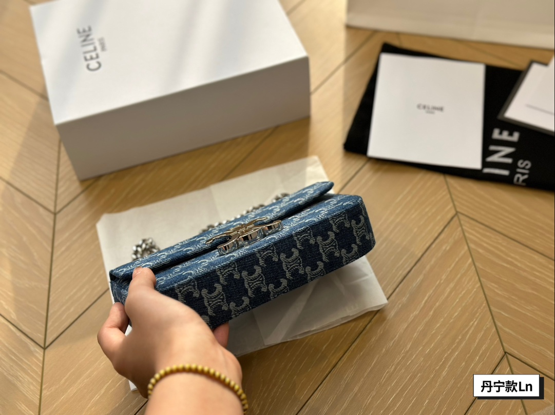 &yen;125配盒 包包分享Celine凯旋门系列第一只Celine必须是凯旋门 这款包算是经典款适合春夏秋冬出门要被问很多遍滴一款包 性价比炒鸡高滴一款包 分大小号质量跟容量都杠杠给力小可爱们放心安排就好 20cm