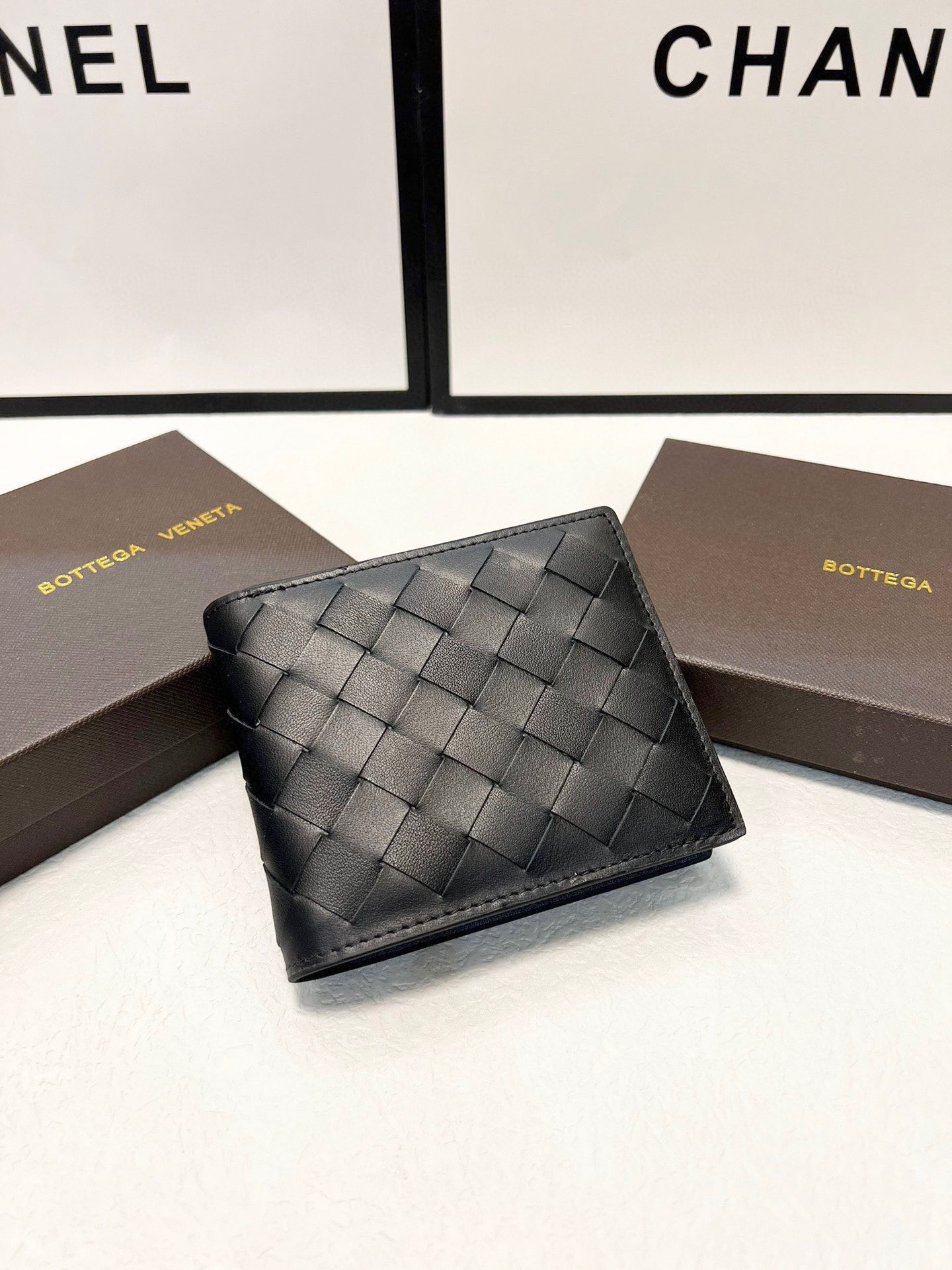 短p85长p95🎀🎀颜色 黑🎀尺寸 19x10 12x10🎀Bv专柜款💕金典牛皮短长款对折🔥一比一品质牛皮手工织编手感超赞[得意]