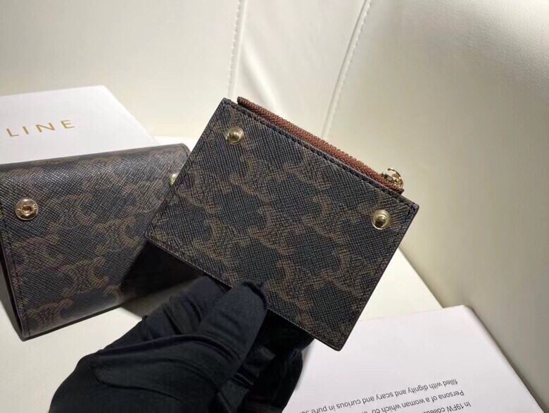 🎀🎀Celine 16331🎀颜色 黑色印花🎀尺寸:11*10*5 🎀新款凯旋门2 件套,Celine短式钱包非常炫美的一个系列,专柜同步,采用头层牛皮,精致时尚!p95