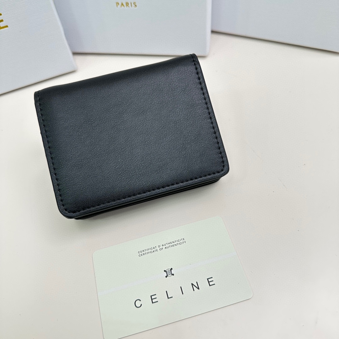 P85🎀Celine 3510🎀颜色 黑色 鹅黄 灰色 🎀尺寸：11*9*3🎀Celine官网最新款！短式钱包非常炫美的一个系列，专柜同步，采用头层牛皮，精致时尚！