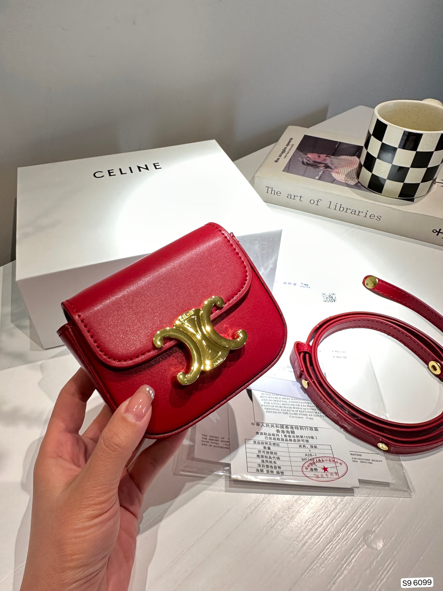 P95 配折叠盒Celine 赛琳迷你口红包粉饼包零钱包 精致零钱包时尚凹凸造型单品 拿来当配饰也是极好的时髦小配件可爱的不要不要的 尺寸：11.5 9 货号6099