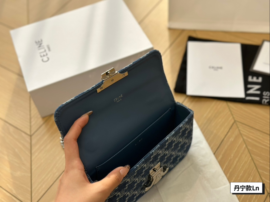 &yen;125配盒 包包分享Celine凯旋门系列第一只Celine必须是凯旋门 这款包算是经典款适合春夏秋冬出门要被问很多遍滴一款包 性价比炒鸡高滴一款包 分大小号质量跟容量都杠杠给力小可爱们放心安排就好 20cm