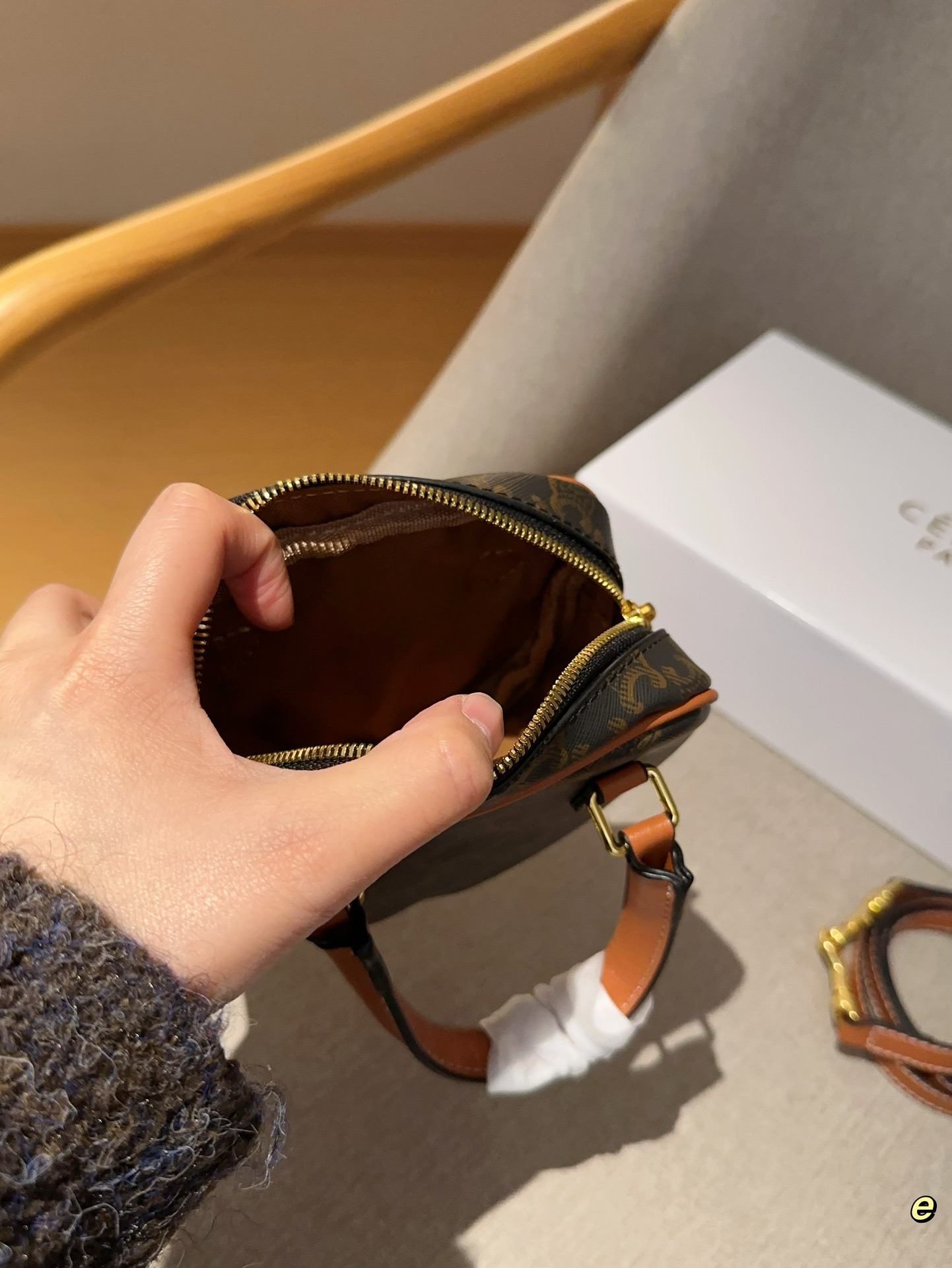 💰75 赛琳celine 复古老花迷你爱心包口红包零钱包 不🉑放手机 尺寸16&times;13 礼盒包装🎁