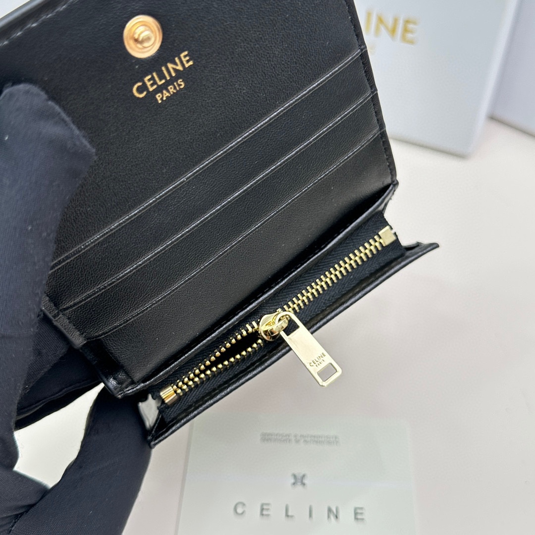 P85🎀Celine 3510🎀颜色 黑色 鹅黄 灰色 🎀尺寸：11*9*3🎀Celine官网最新款！短式钱包非常炫美的一个系列，专柜同步，采用头层牛皮，精致时尚！