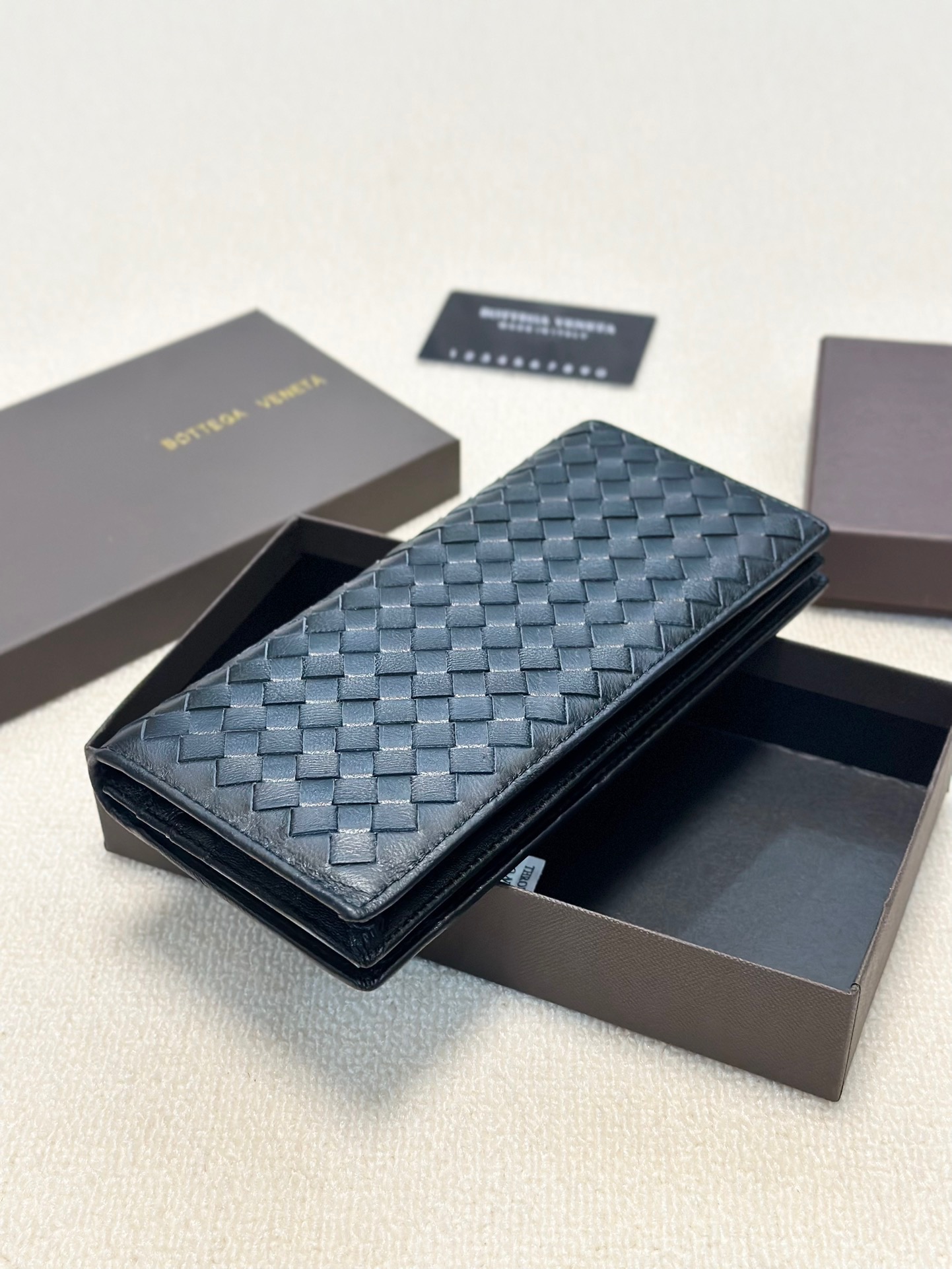 短p80长p90🎀🎀颜色 黑🎀尺寸 19x10 12x10🎀Bv专柜款升级版💕金典羊皮‮短长‬款对折🔥一比‮品一‬质里外羊皮手工‮织编‬手感超赞[得意]