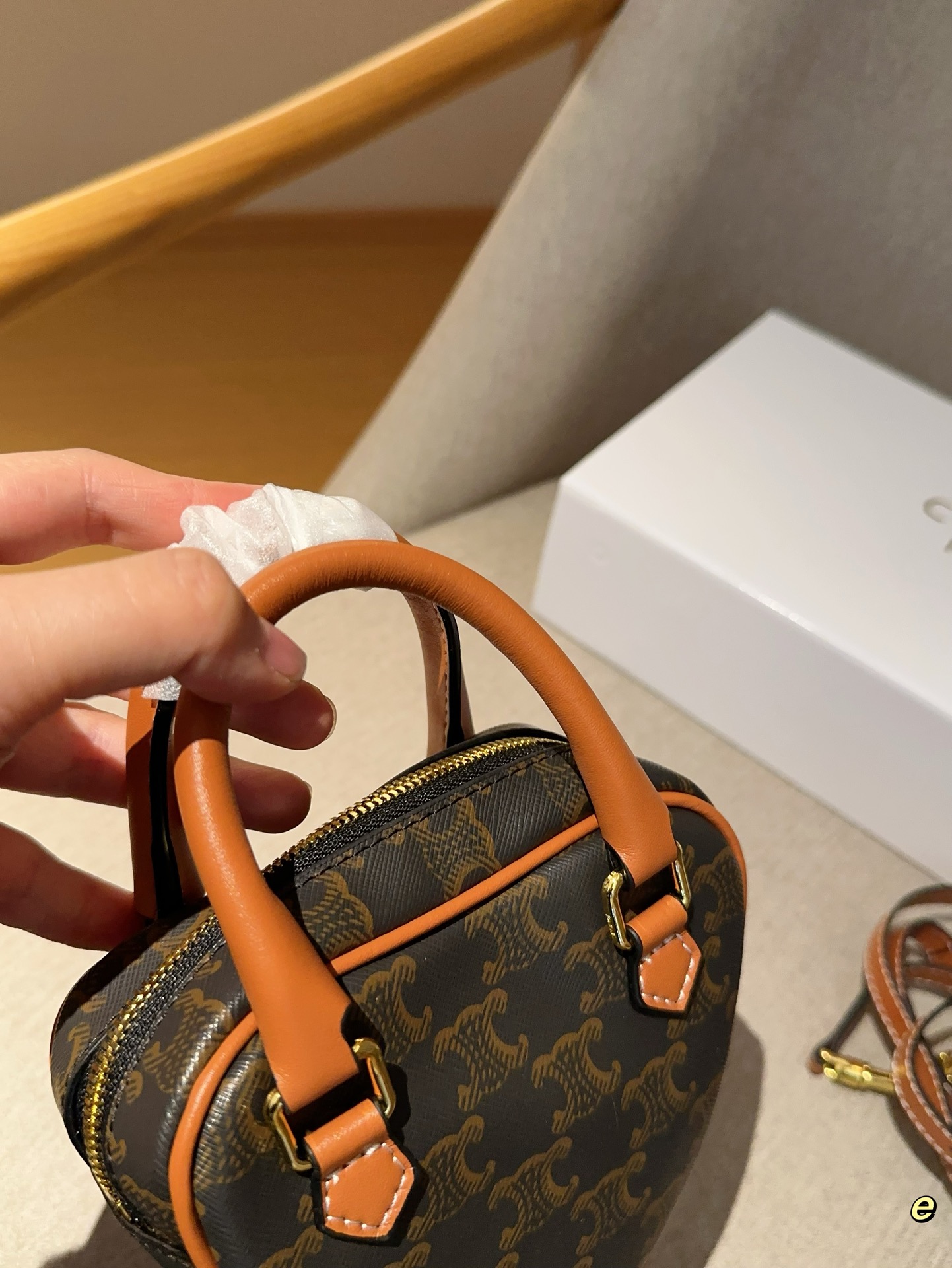 💰75 赛琳celine 复古老花迷你爱心包口红包零钱包 不🉑放手机 尺寸16&times;13 礼盒包装🎁