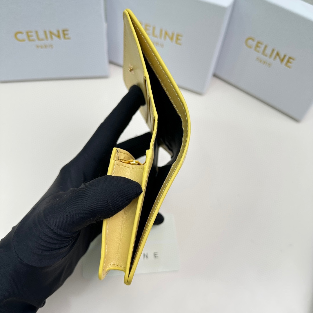 P85🎀Celine 3510🎀颜色 黑色 鹅黄 灰色 🎀尺寸:11*9*3🎀Celine官网最新款!短式钱包非常炫美的一个系列,专柜同步,采用头层牛皮,精致时尚!