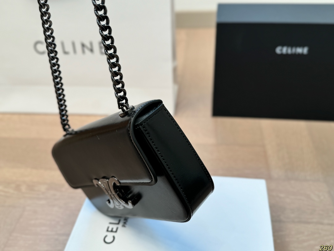 &yen;155折叠盒 赛琳 凯旋门腋下包 Celine满足日常所有需求 简直能装下整个世界 出门旅行非常方便 时髦感满满 尺寸20 11