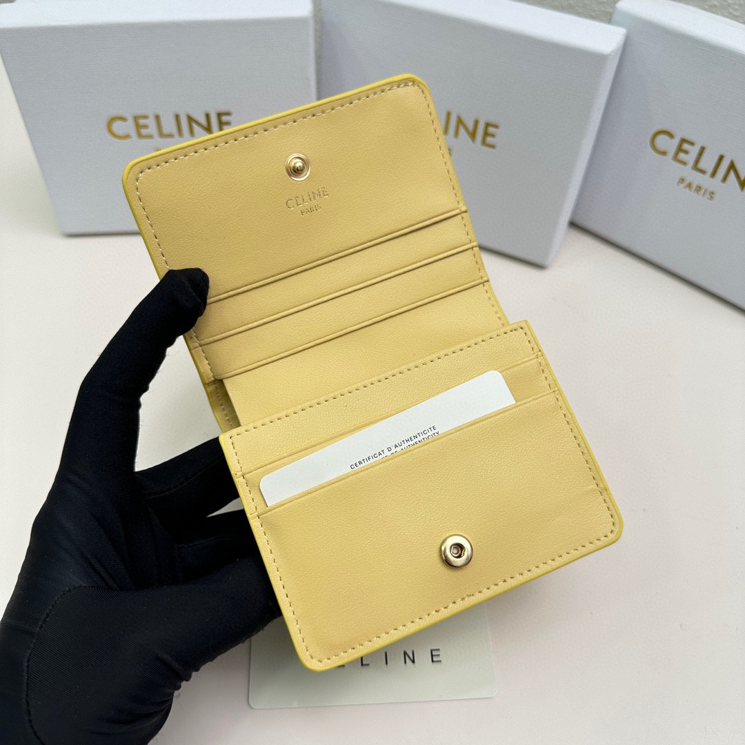 P85🎀Celine 3510🎀颜色 黑色 鹅黄 灰色 🎀尺寸:11*9*3🎀Celine官网最新款!短式钱包非常炫美的一个系列,专柜同步,采用头层牛皮,精致时尚!