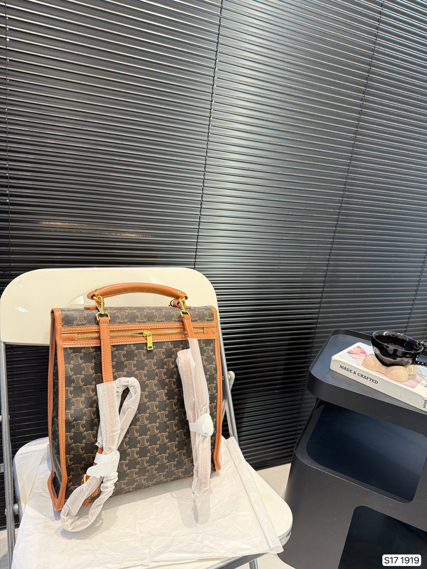 P135 赛琳双肩包 简单百搭 颜值高 日常出街首选 潮酷时尚女孩必入款 尺寸：30 32 货号1919