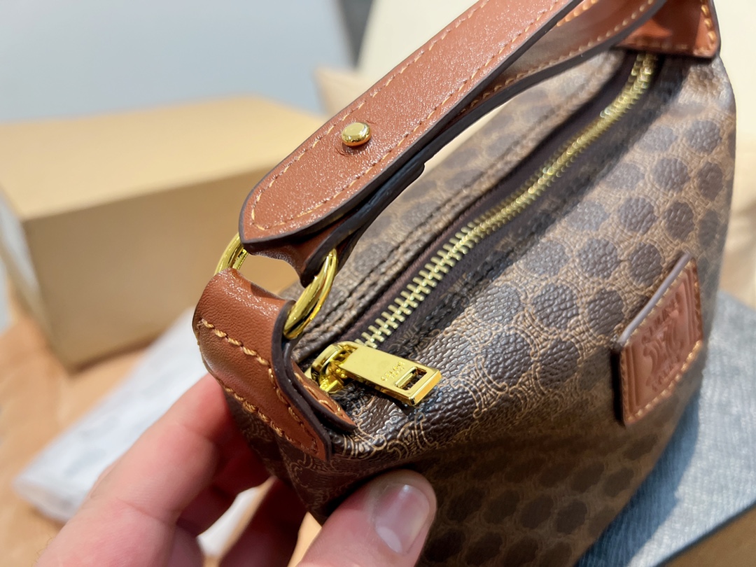 ❤️p90（礼盒包装 ）❤️ Celine 宝藏中古 饭盒包 便当包 尺寸13